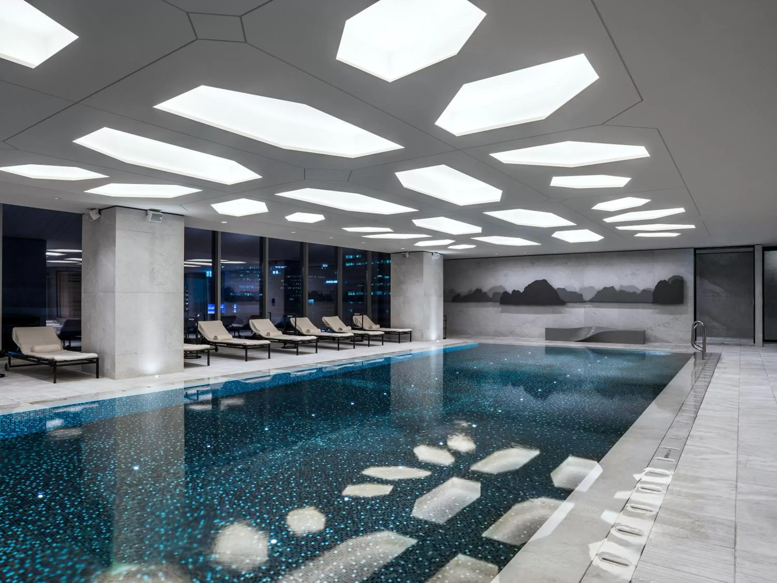 Swimming Pool in Four Seasons Hotel Seoul