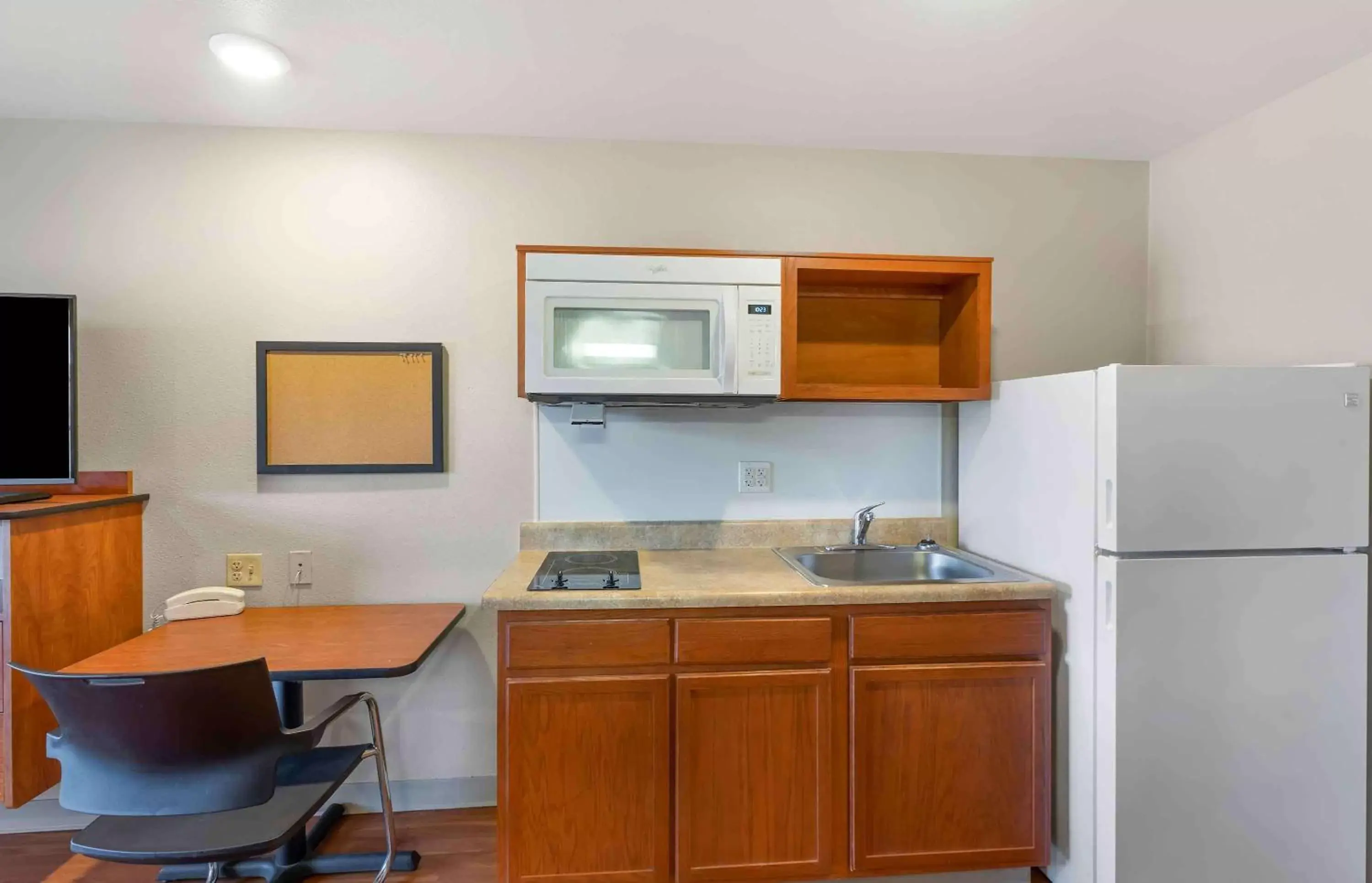 Bedroom, Kitchen/Kitchenette in Extended Stay America Suites - Denver - Airport