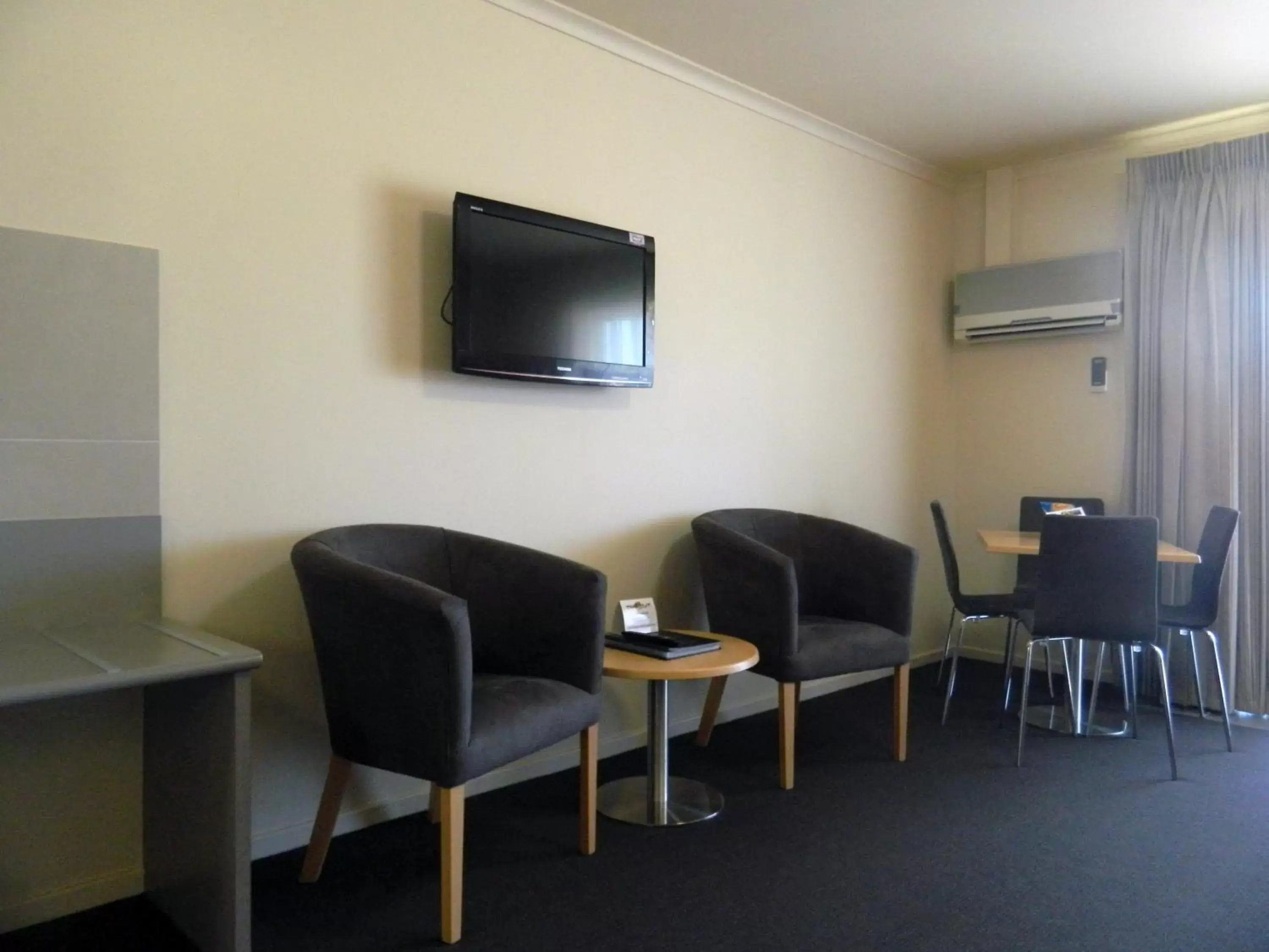 TV and multimedia, Seating Area in Comfort Inn Clubarham