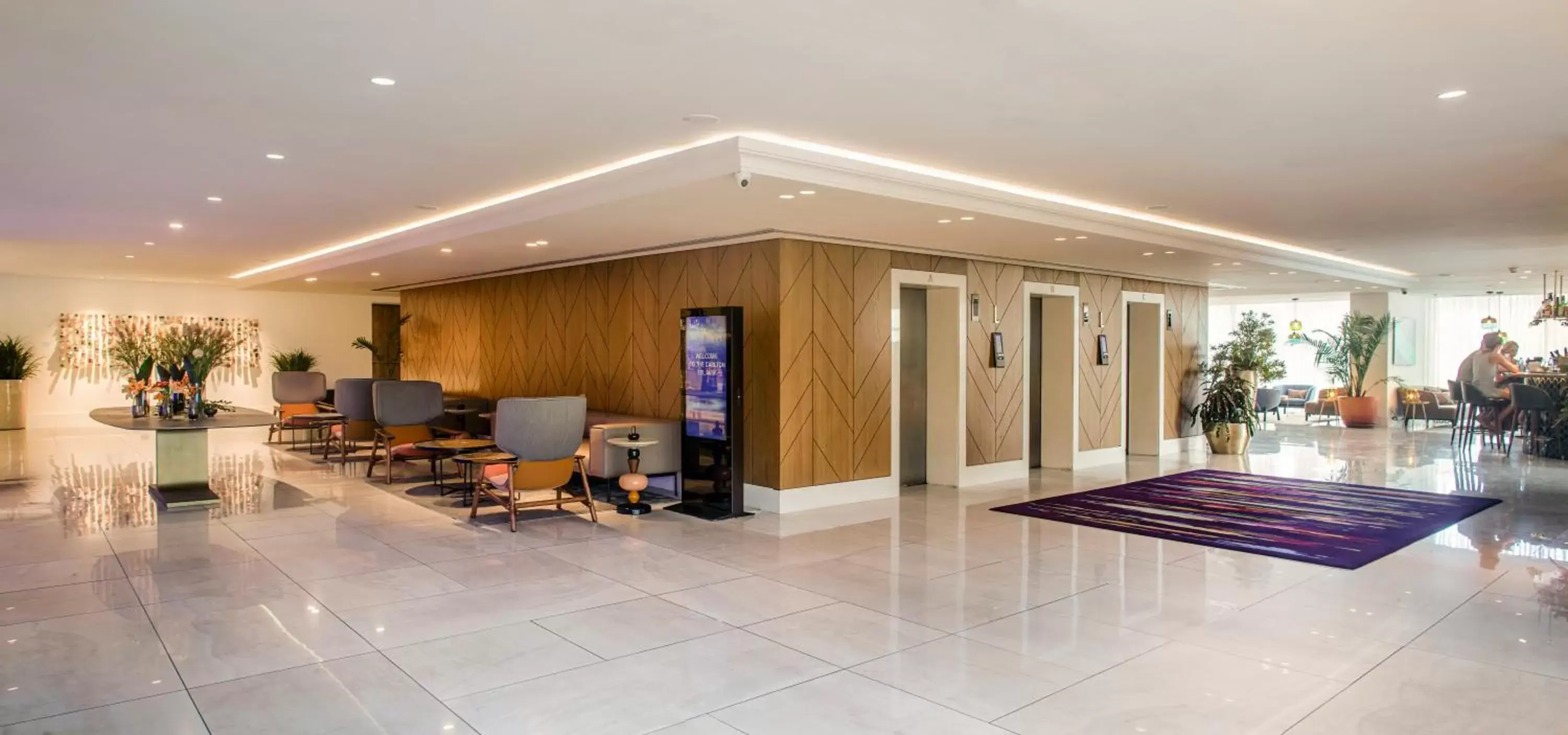 Lobby or reception in Carlton Tel Aviv Hotel – Luxury on the Beach