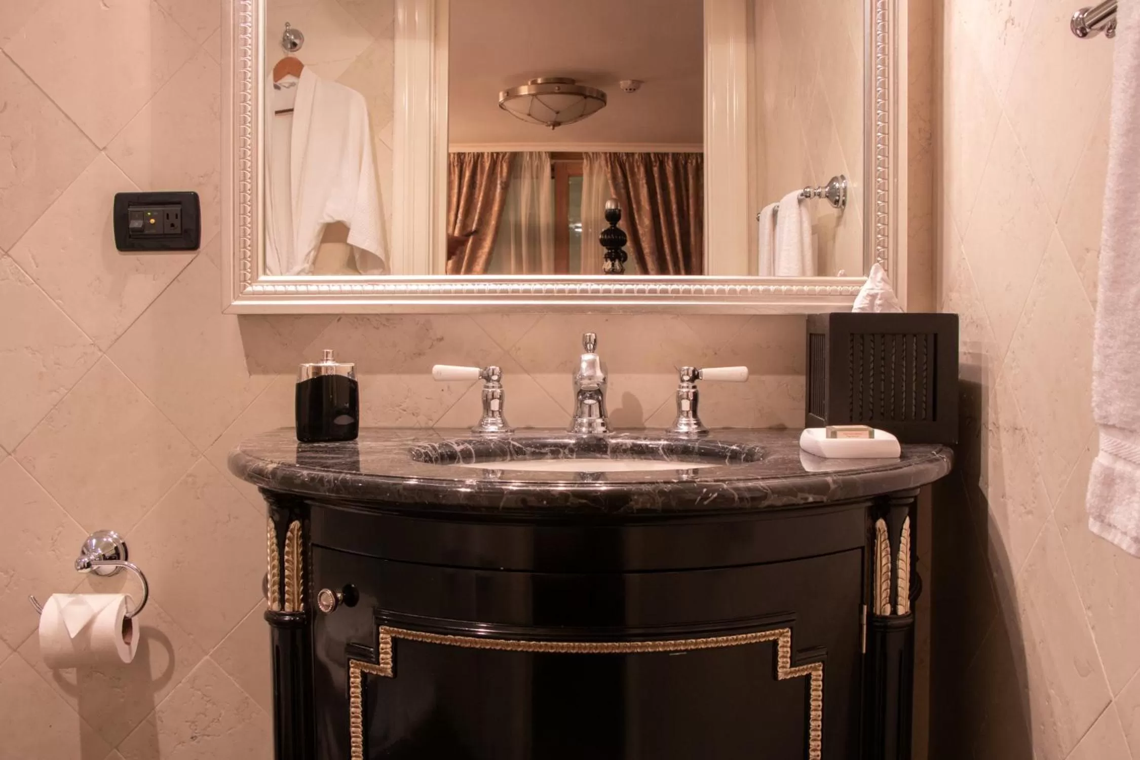 Bathroom in Villa Palma Boutique Hotel