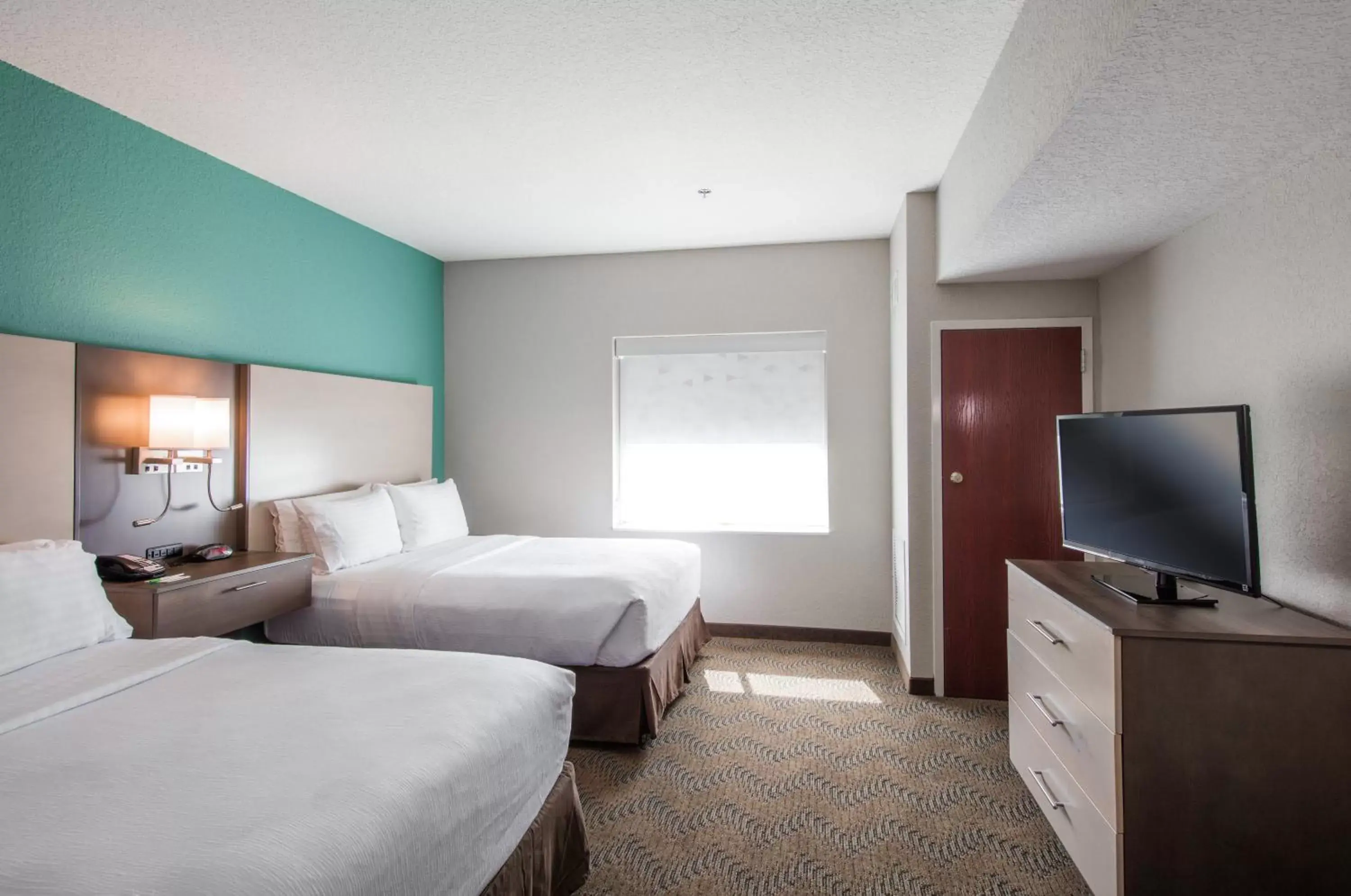 Photo of the whole room, Bed in Holiday Inn Hotel & Suites Lake City, an IHG Hotel