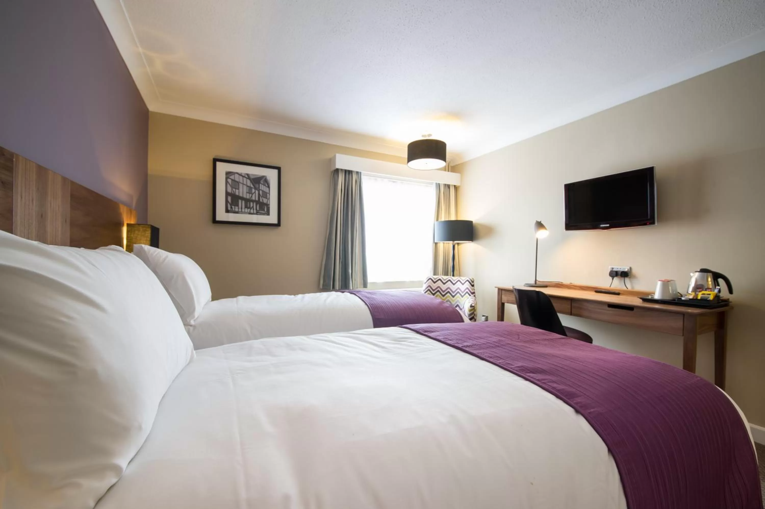 TV and multimedia, Bed in Toby Carvery Exeter M5 J30 by Innkeeper's Collection