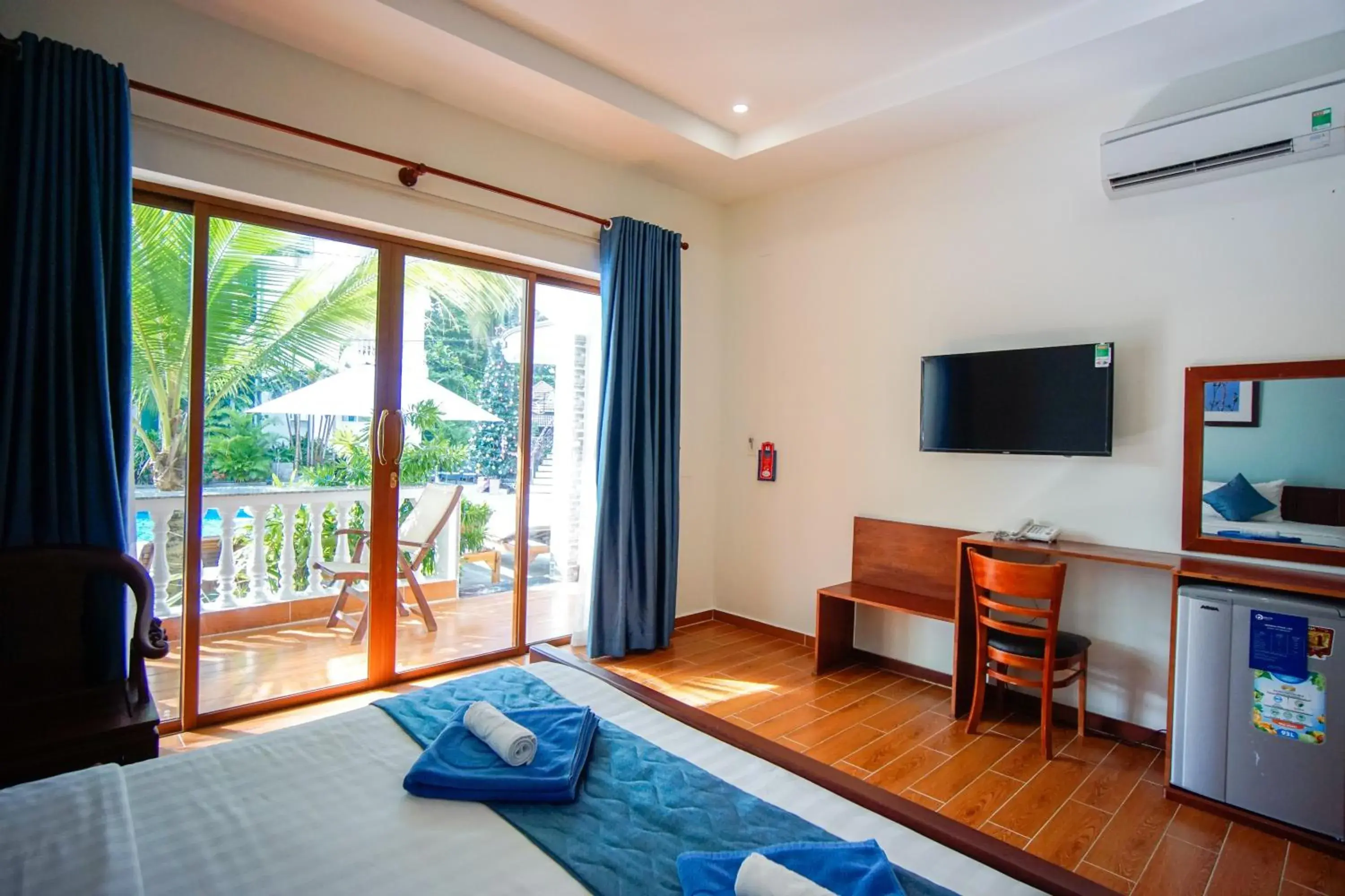 Communal lounge/ TV room, TV/Entertainment Center in Brenta Phu Quoc Hotel
