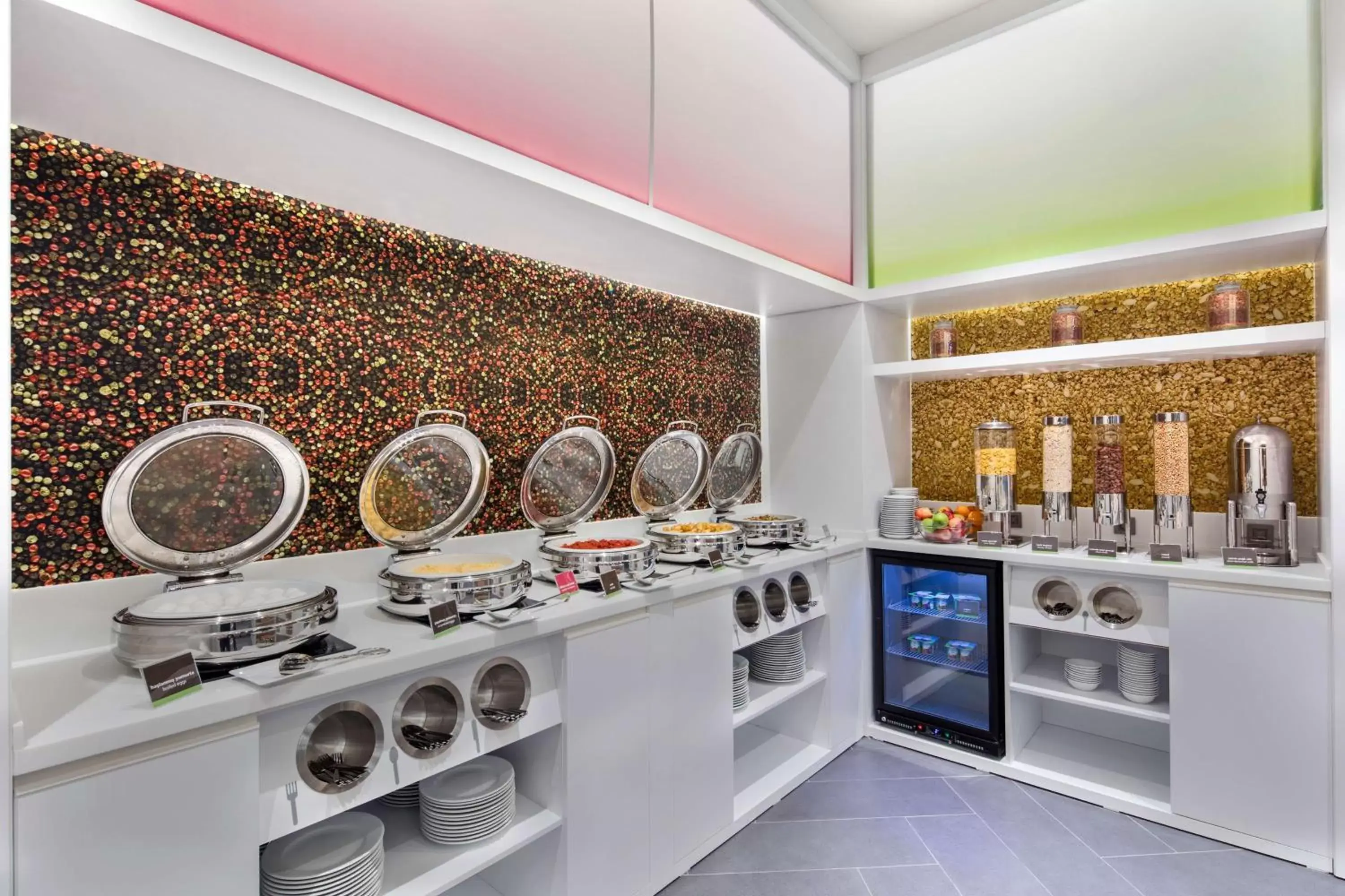 Dining area, Kitchen/Kitchenette in Hampton by Hilton Istanbul Zeytinburnu