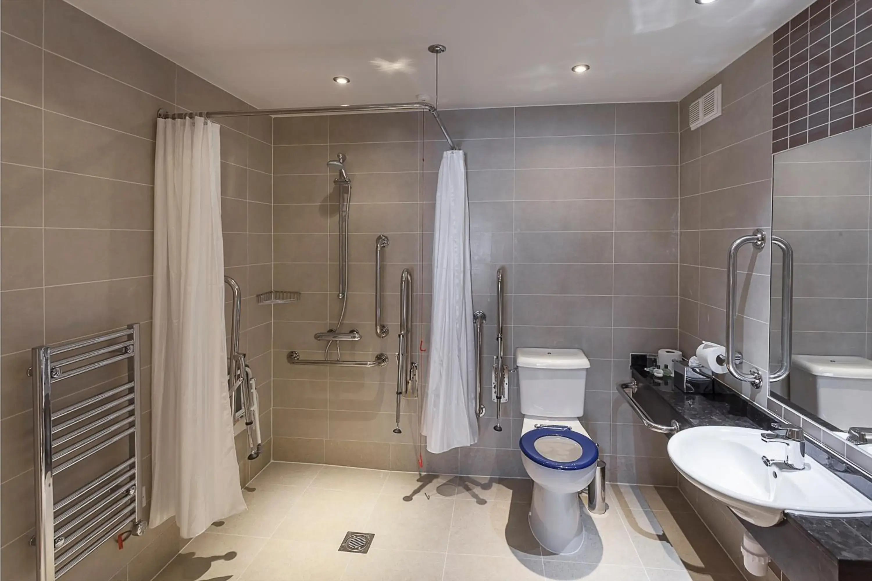 Bathroom in Best Western Plus Pinewood Manchester Airport-Wilmslow Hotel