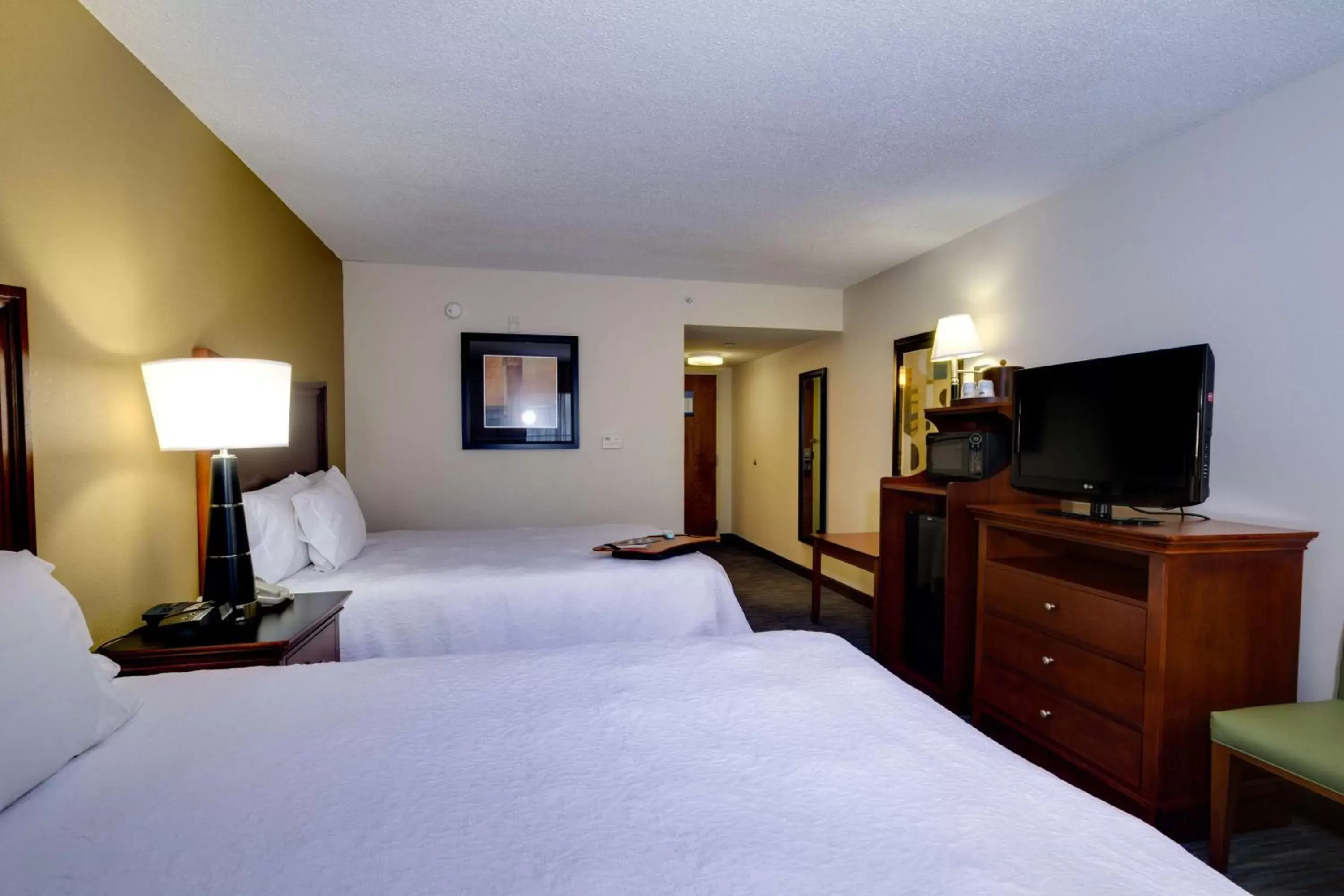 Bed, TV/Entertainment Center in Hampton Inn & Suites Cape Coral / Fort Myers