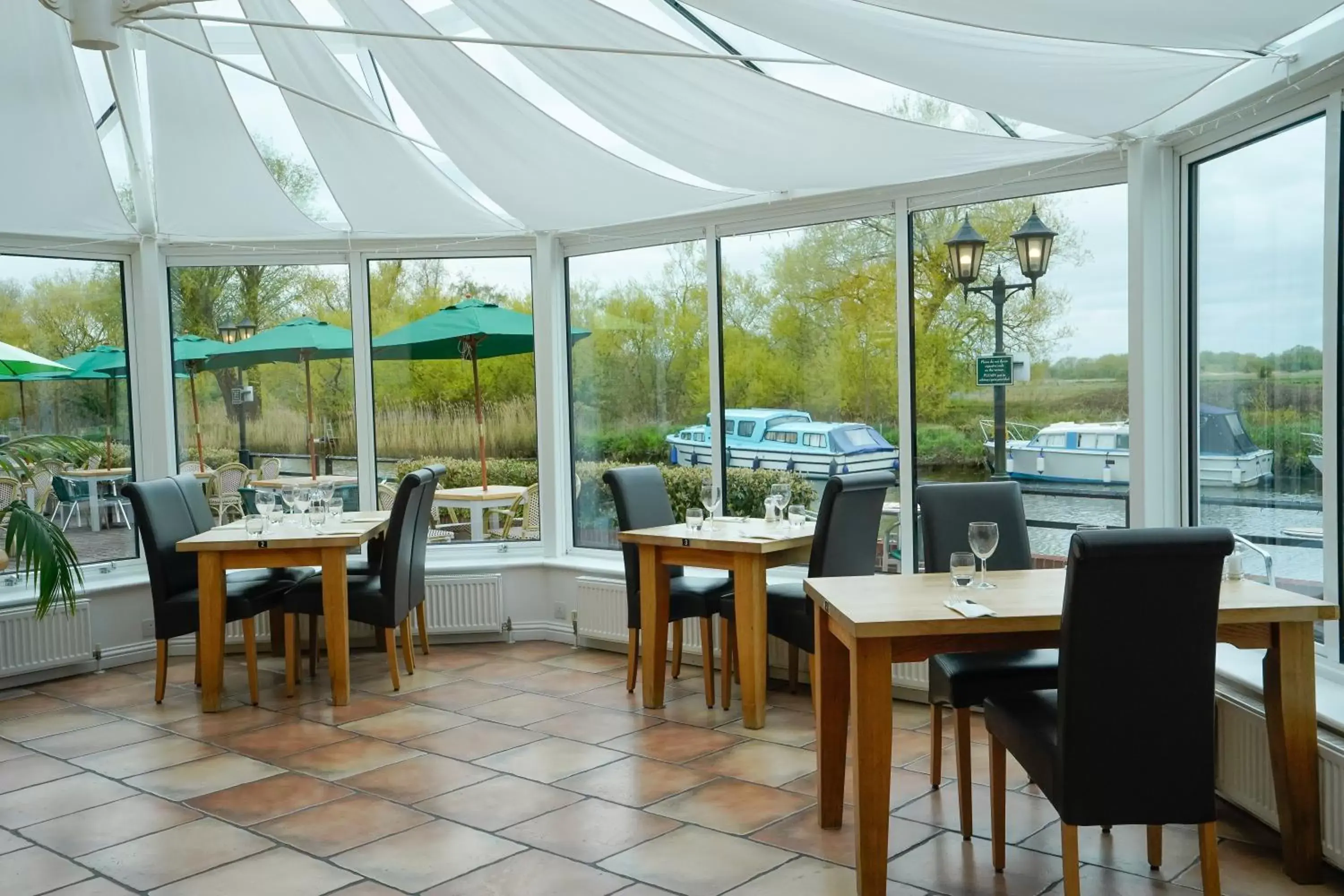 Restaurant/Places to Eat in Waveney House Hotel