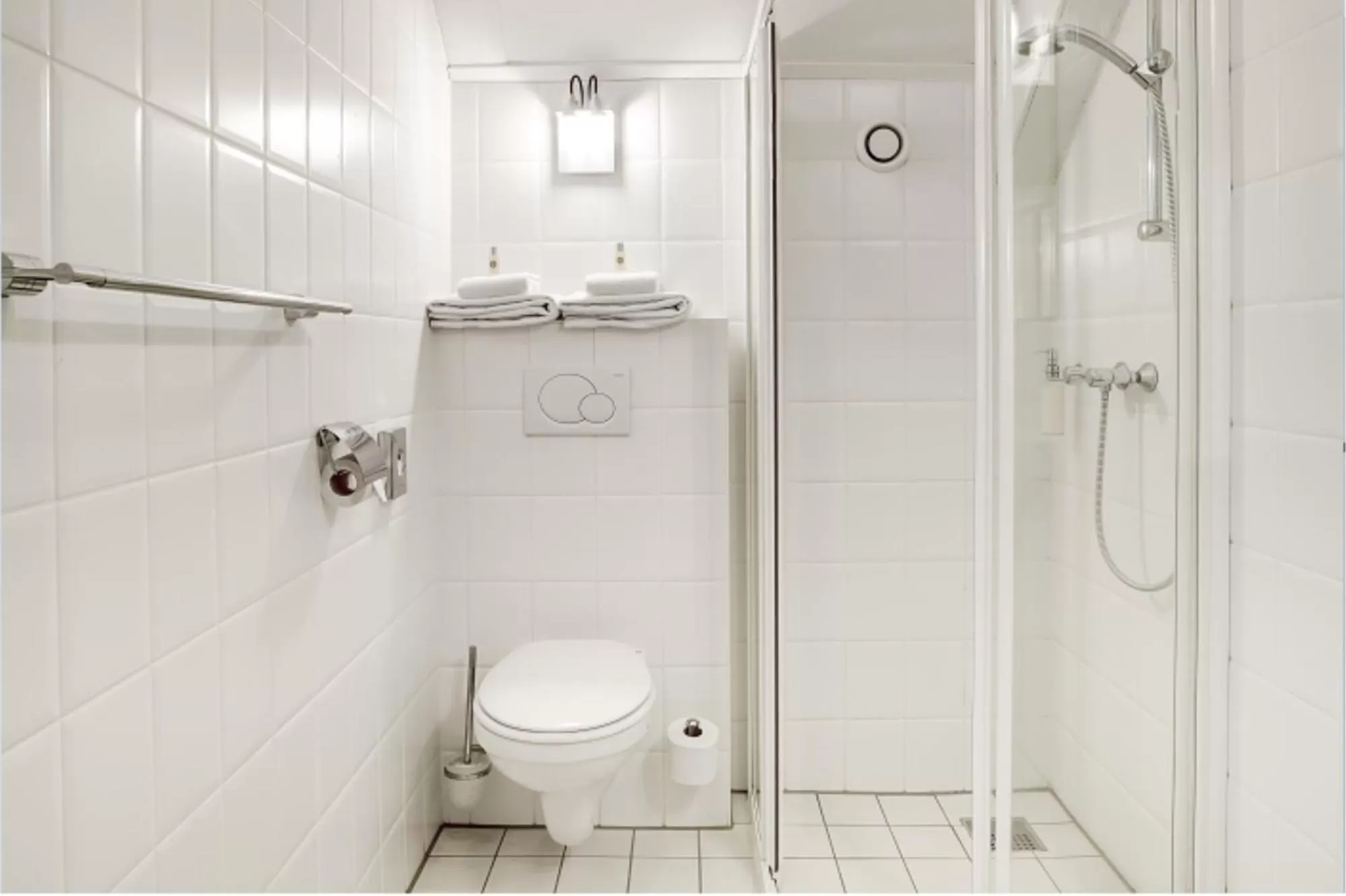 Shower in Hotel Kasteel de Essenburgh