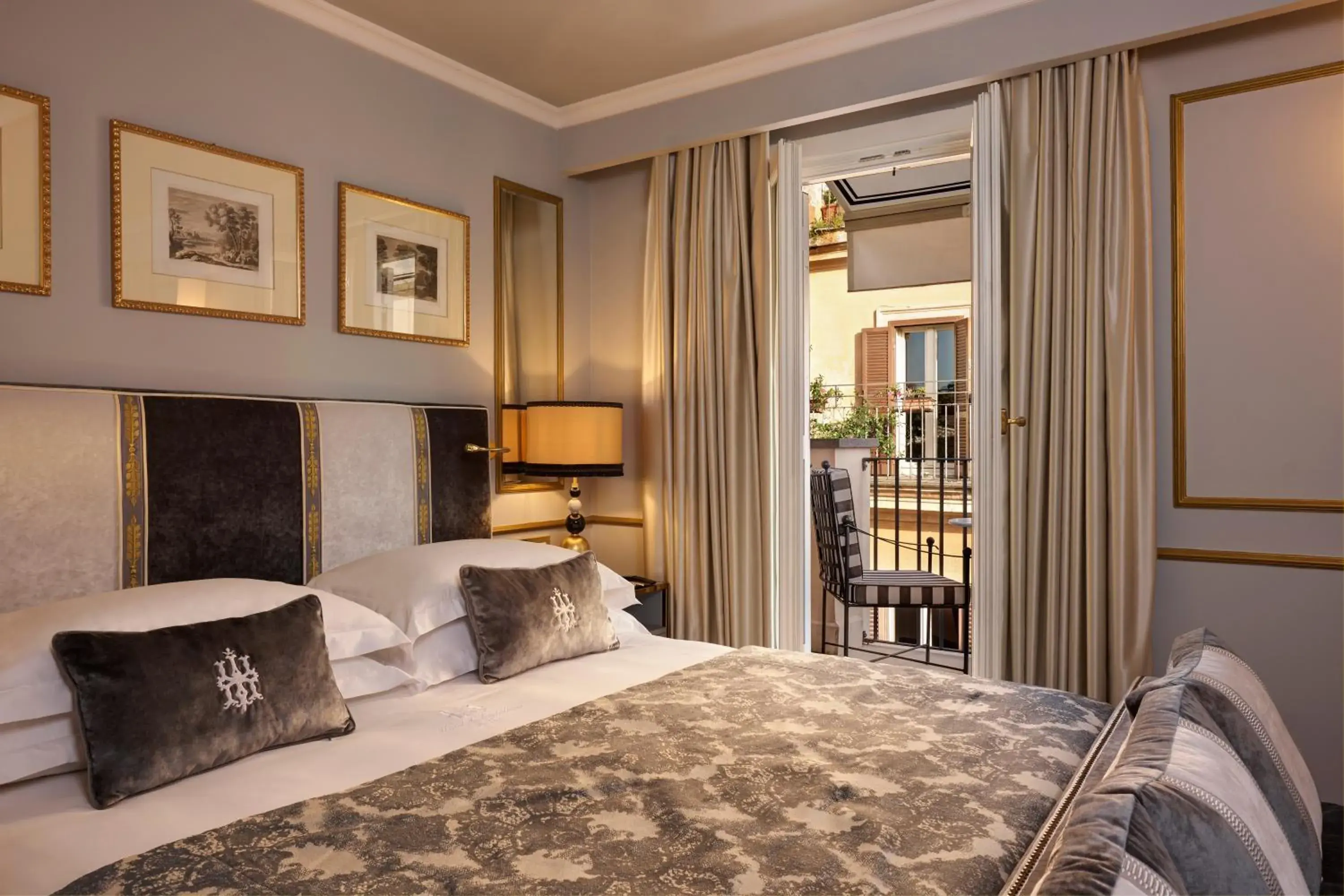 Bed in Hotel d'Inghilterra Roma - Starhotels Collezione