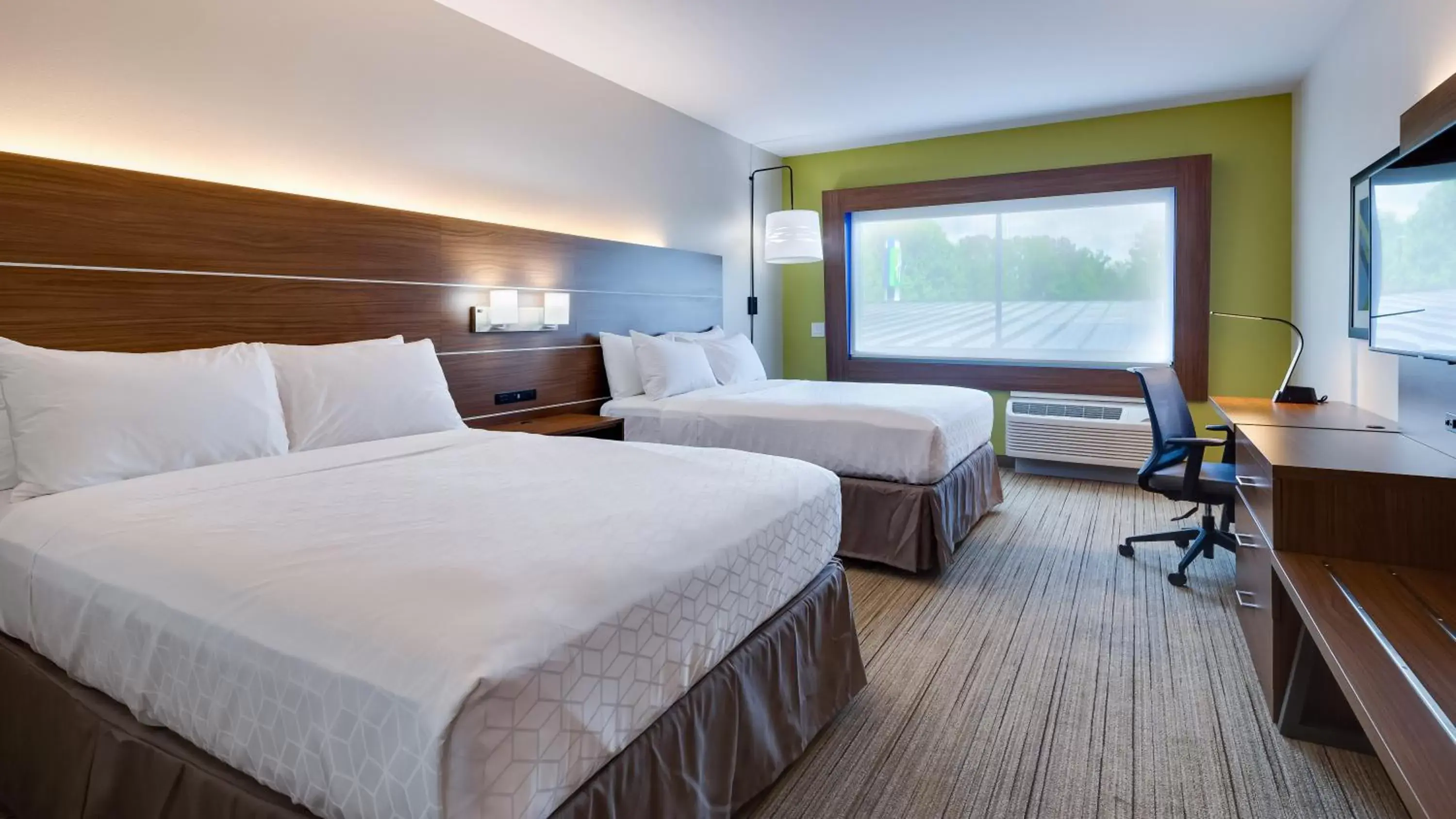 Photo of the whole room, Bed in Holiday Inn Express & Suites - Latta, an IHG Hotel