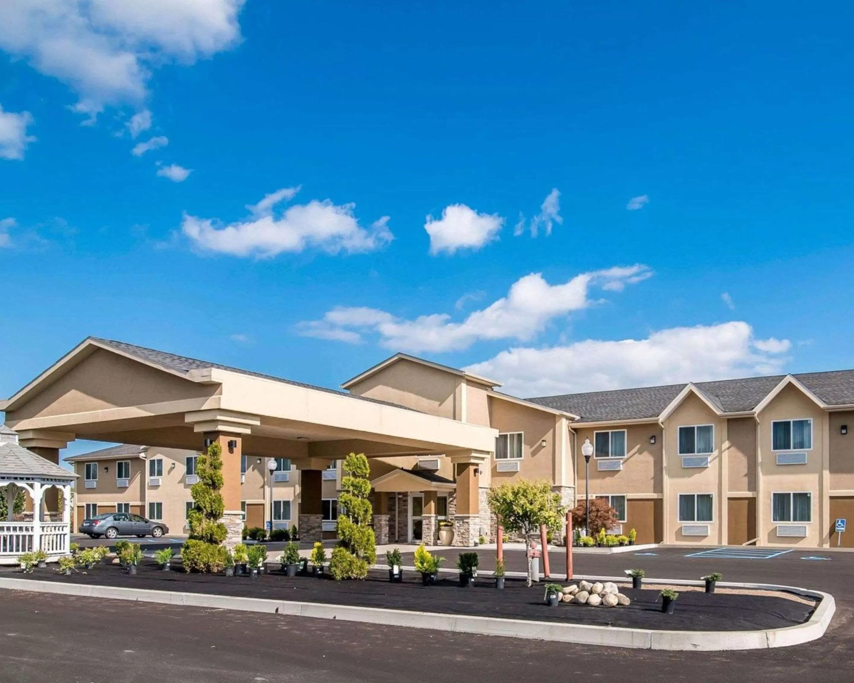 Property building in Comfort Inn Saugerties