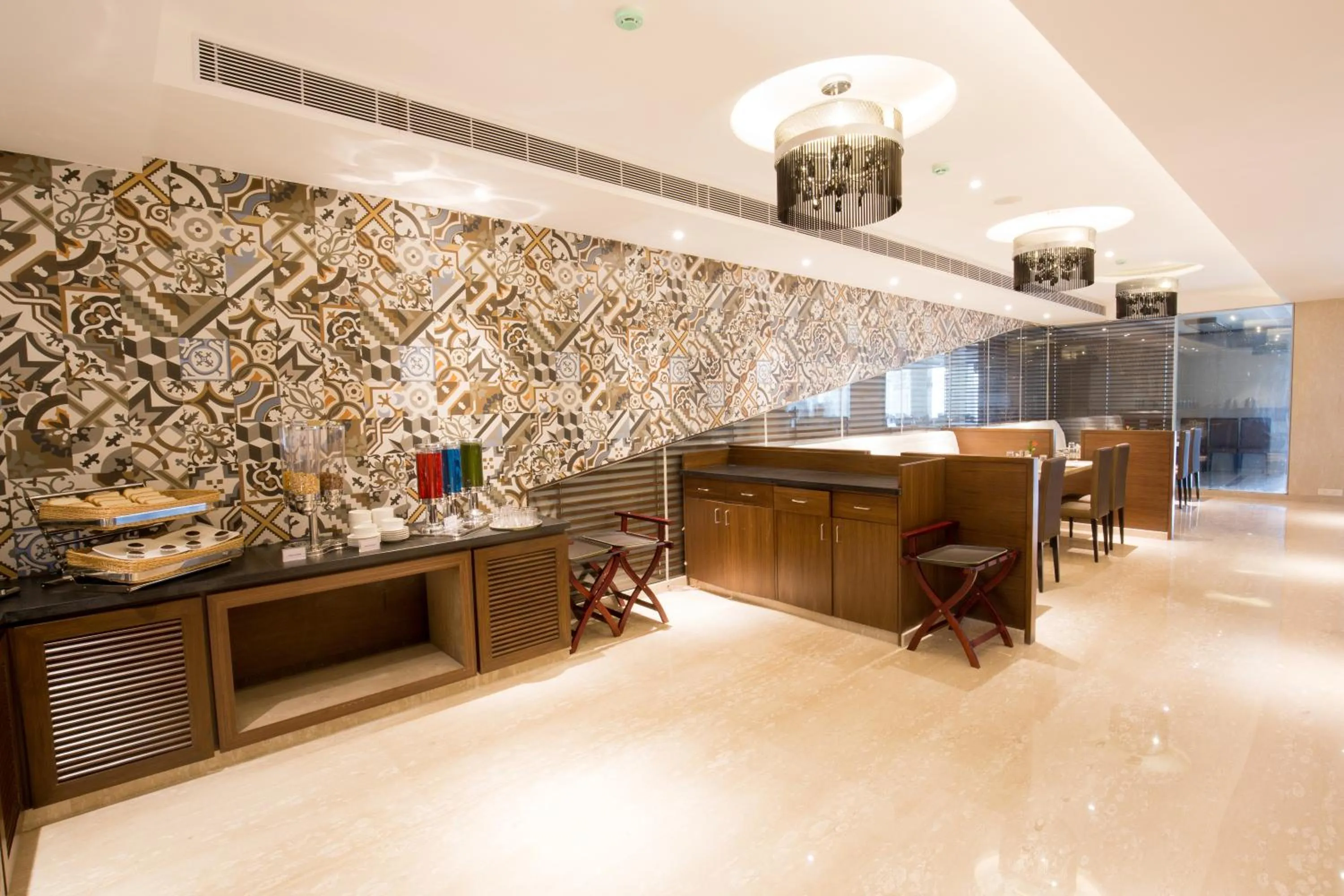 Restaurant/places to eat in Kiscol Grands Hotel