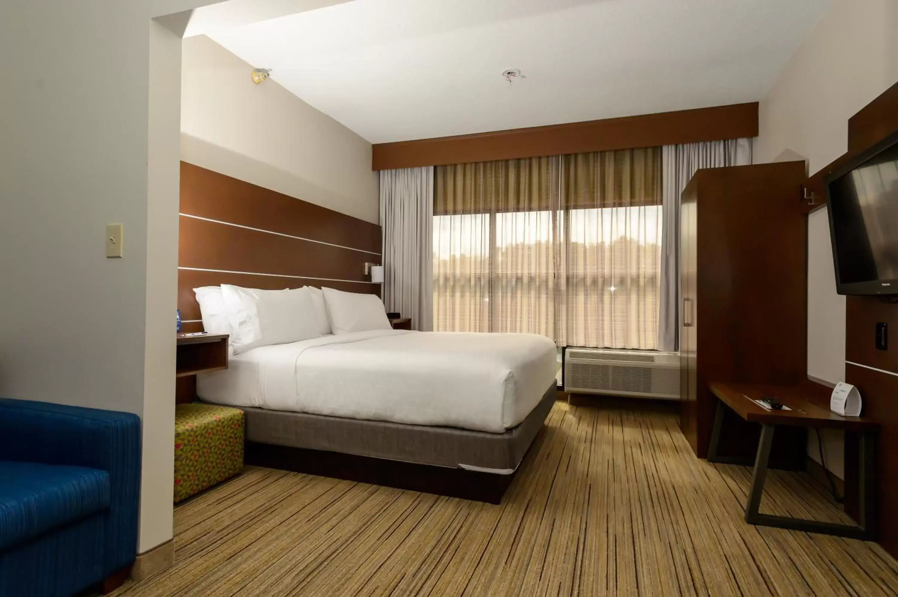 Photo of the whole room, Bed in Holiday Inn Express Hillsborough-Durham Area, an IHG Hotel