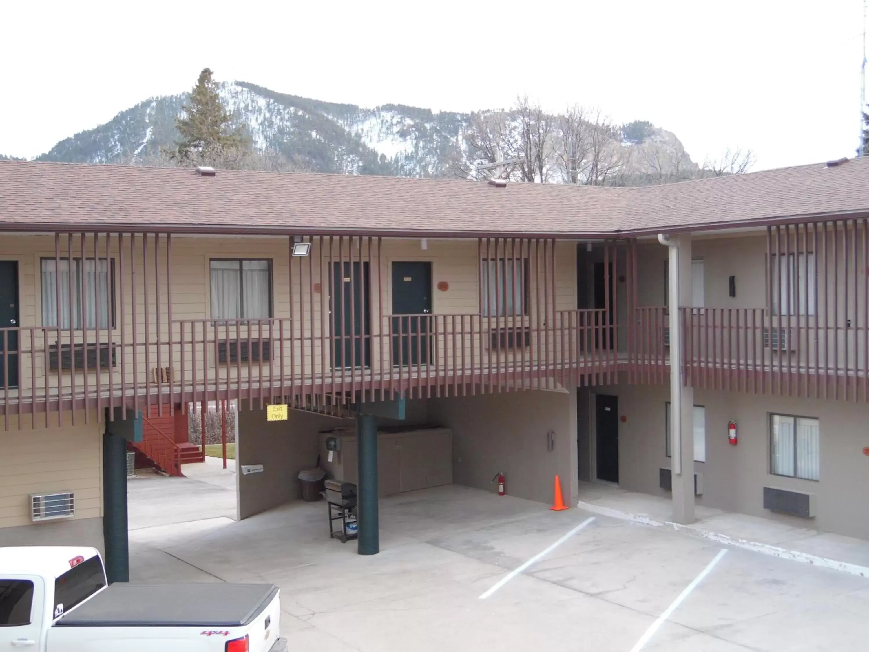 Property Building in Bear Lodge Motel