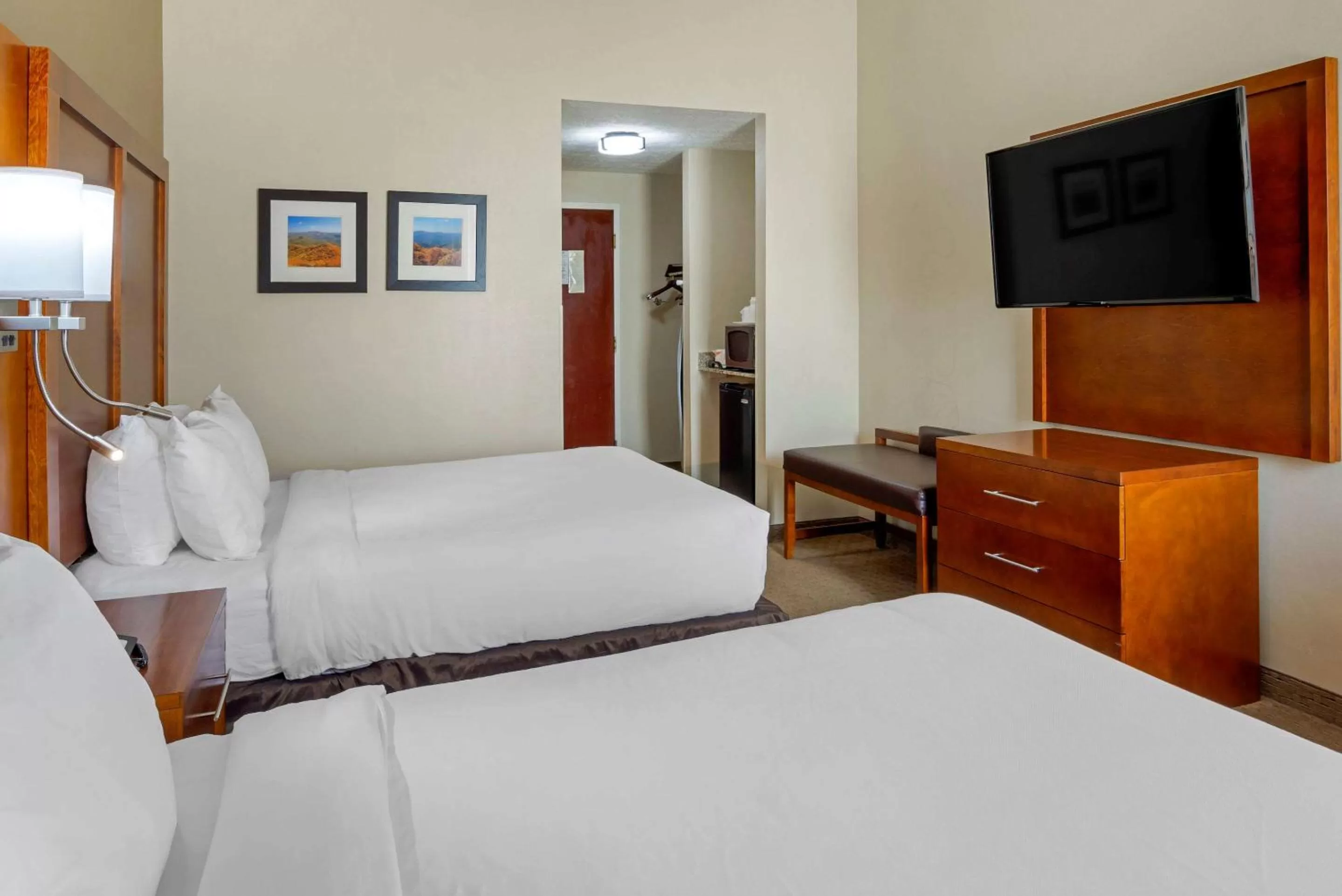 Photo of the whole room, Bed in Comfort Inn Columbus near Fort Benning