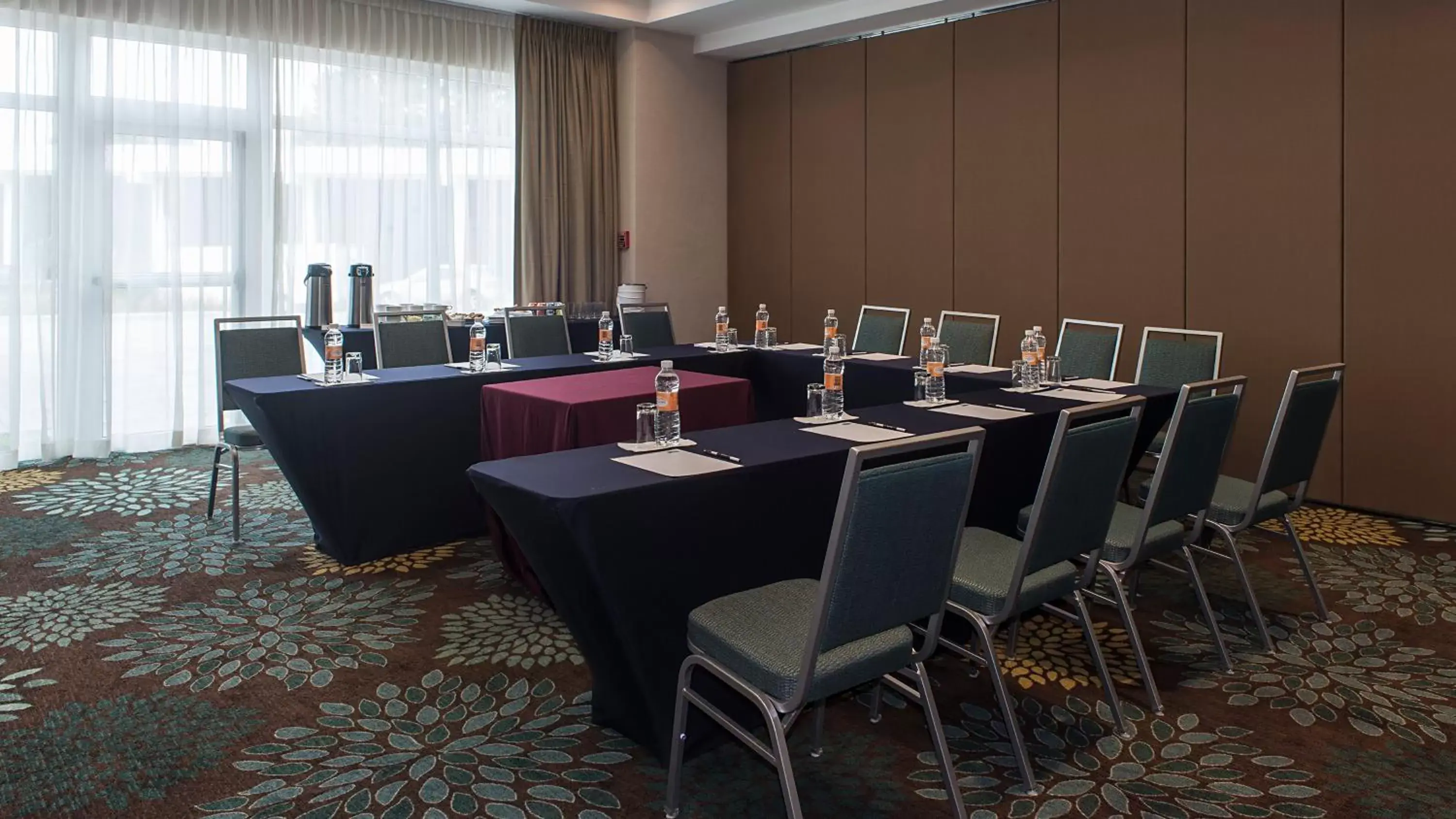 Meeting/conference room in Staybridge Suites Puebla, an IHG Hotel