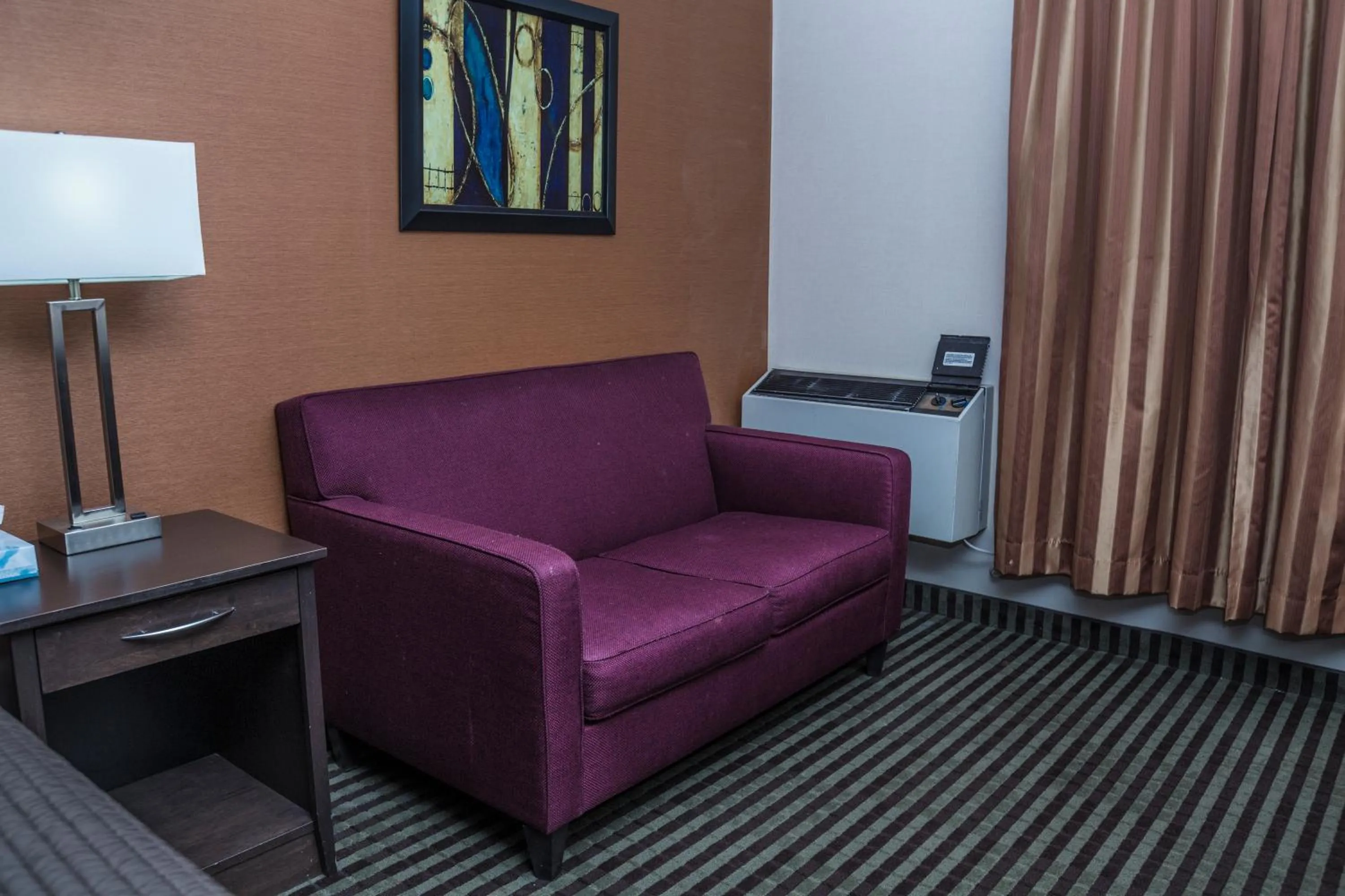 Seating area in Mississauga Gate Inn