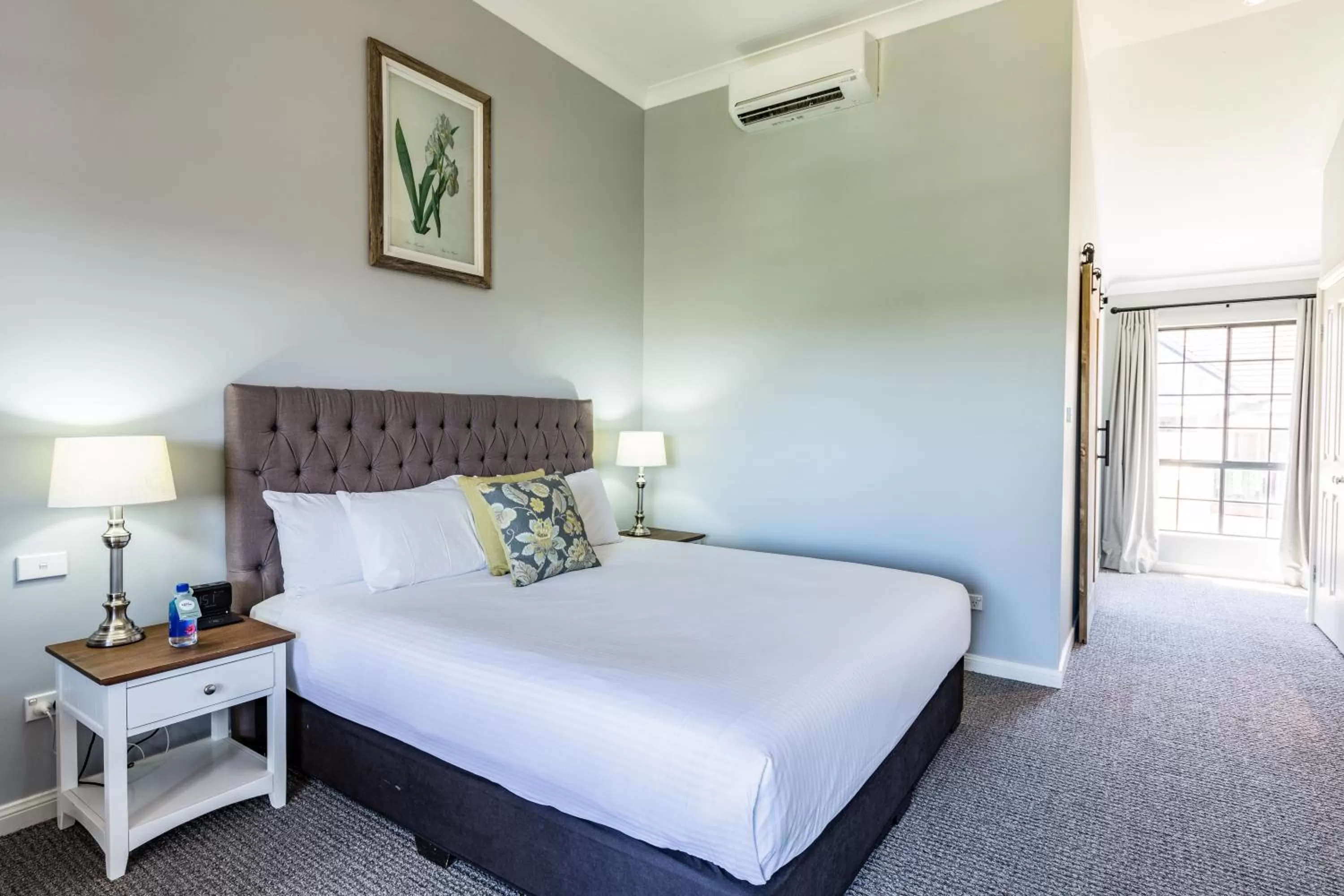 Bedroom, Bed in Camden Valley Inn
