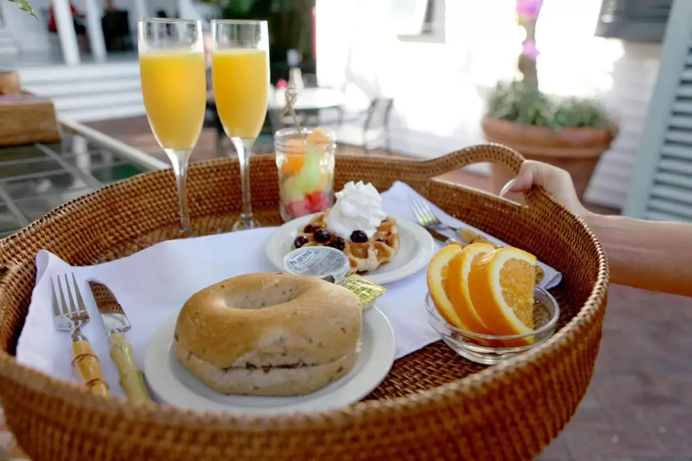 Food and drinks in Simonton Court Historic Inn & Cottages Food and drinks in Simonton Court Historic Inn & Cottages