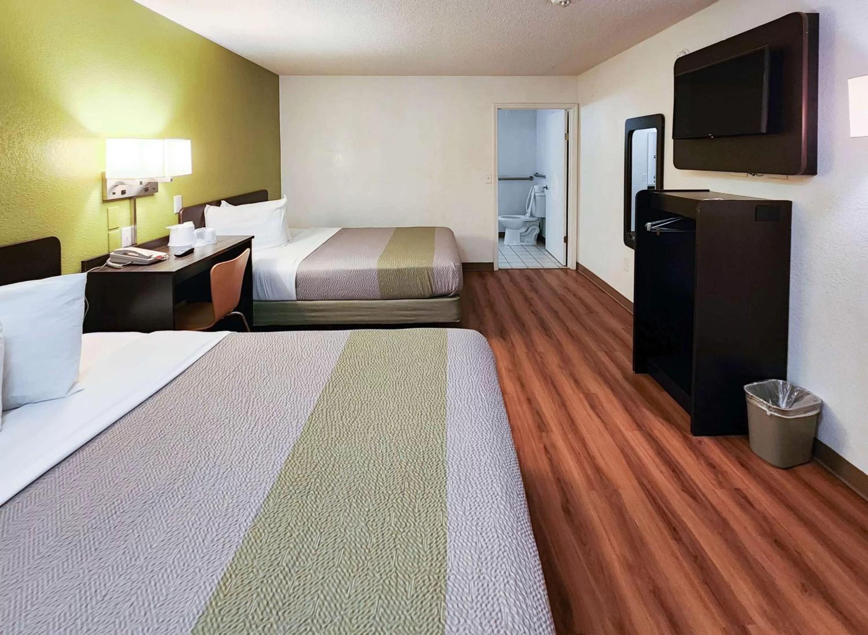 Bedroom, Bed in Motel 6-Baytown, TX - Baytown East