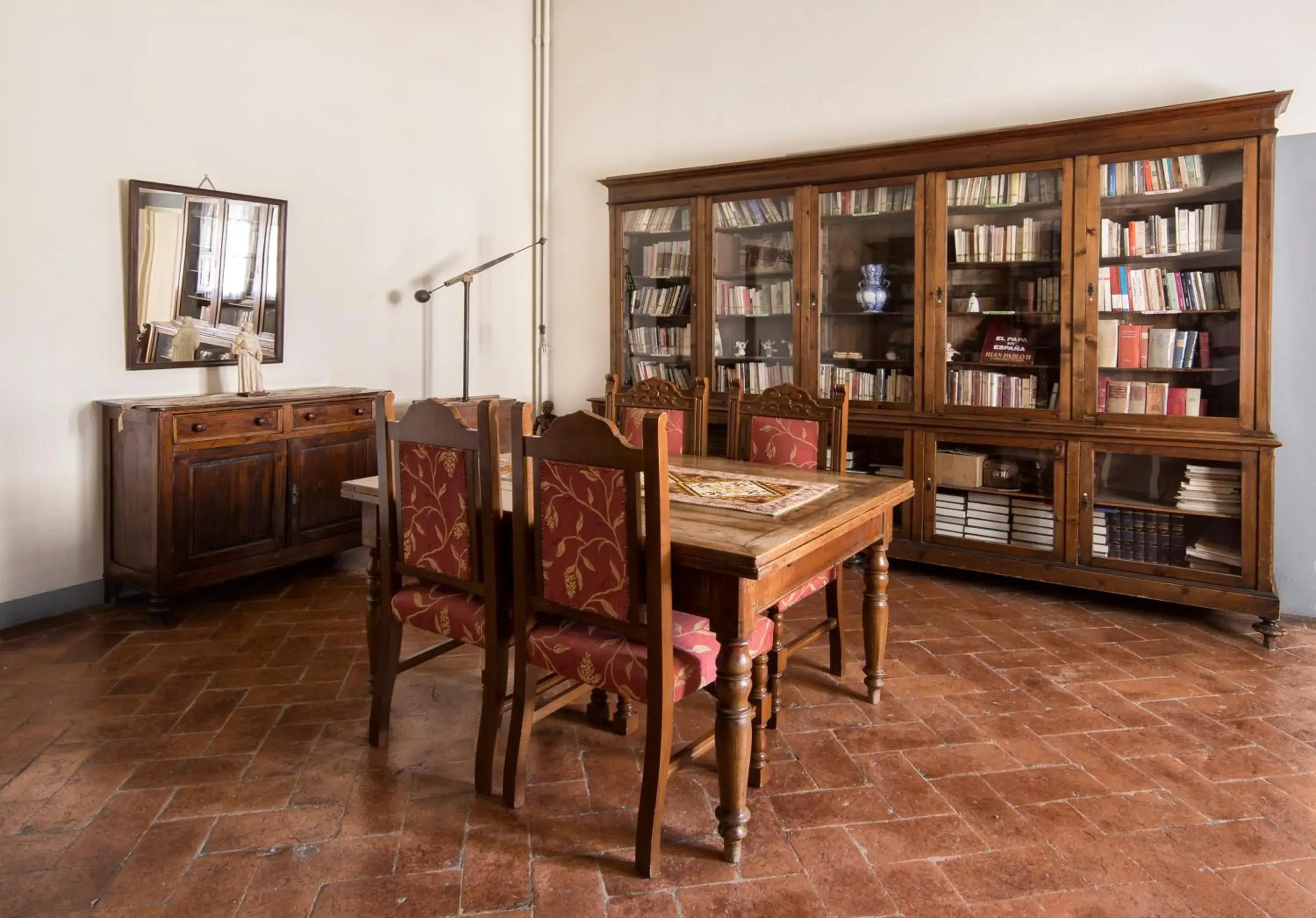 Library in Casa Santo Nome di Gesu