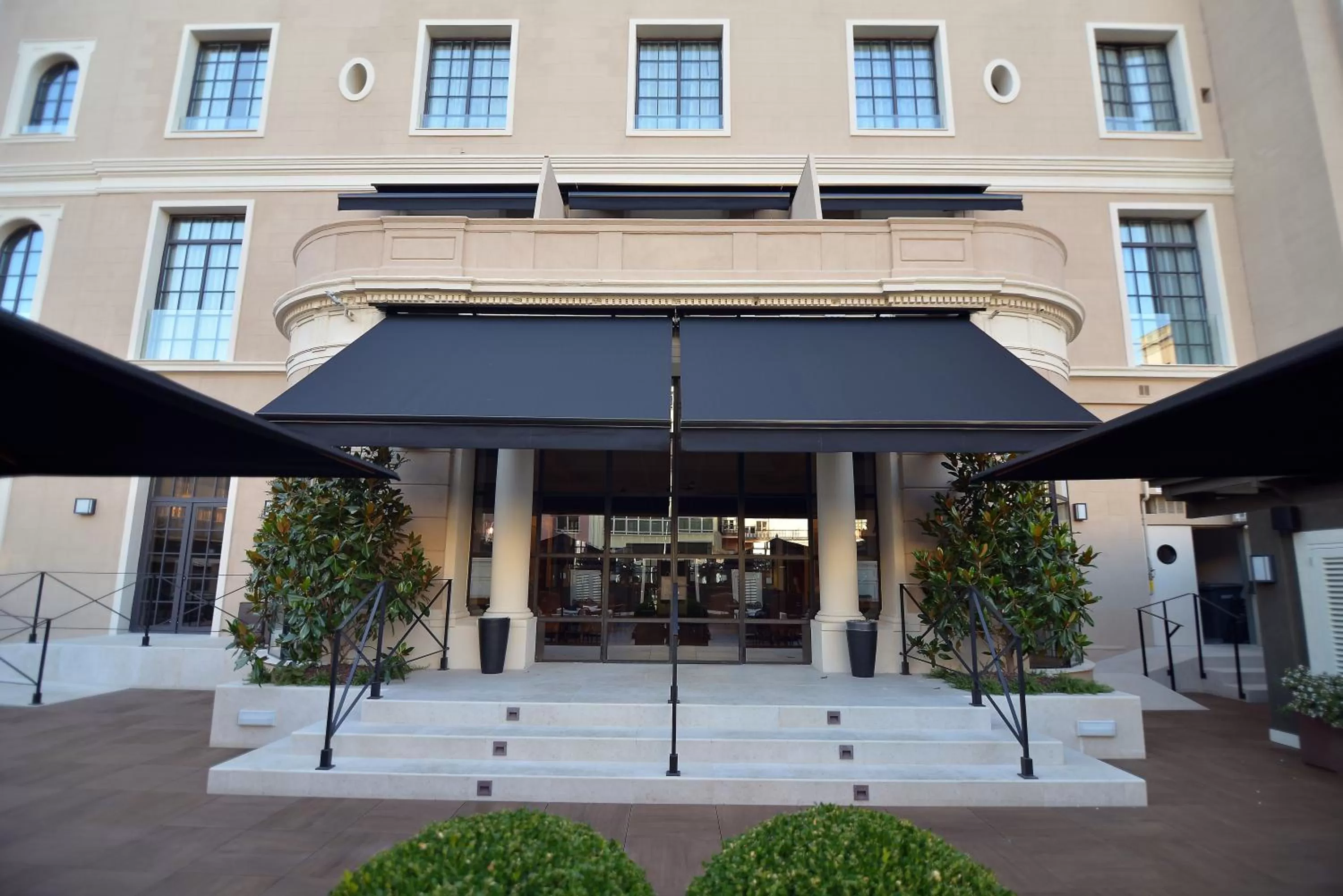 Facade/entrance in Hotel Granvia