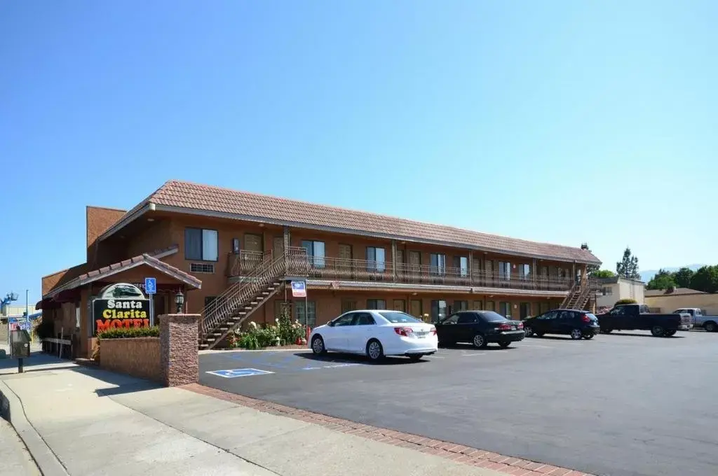 Facade/entrance, Property Building in Santa Clarita Motel