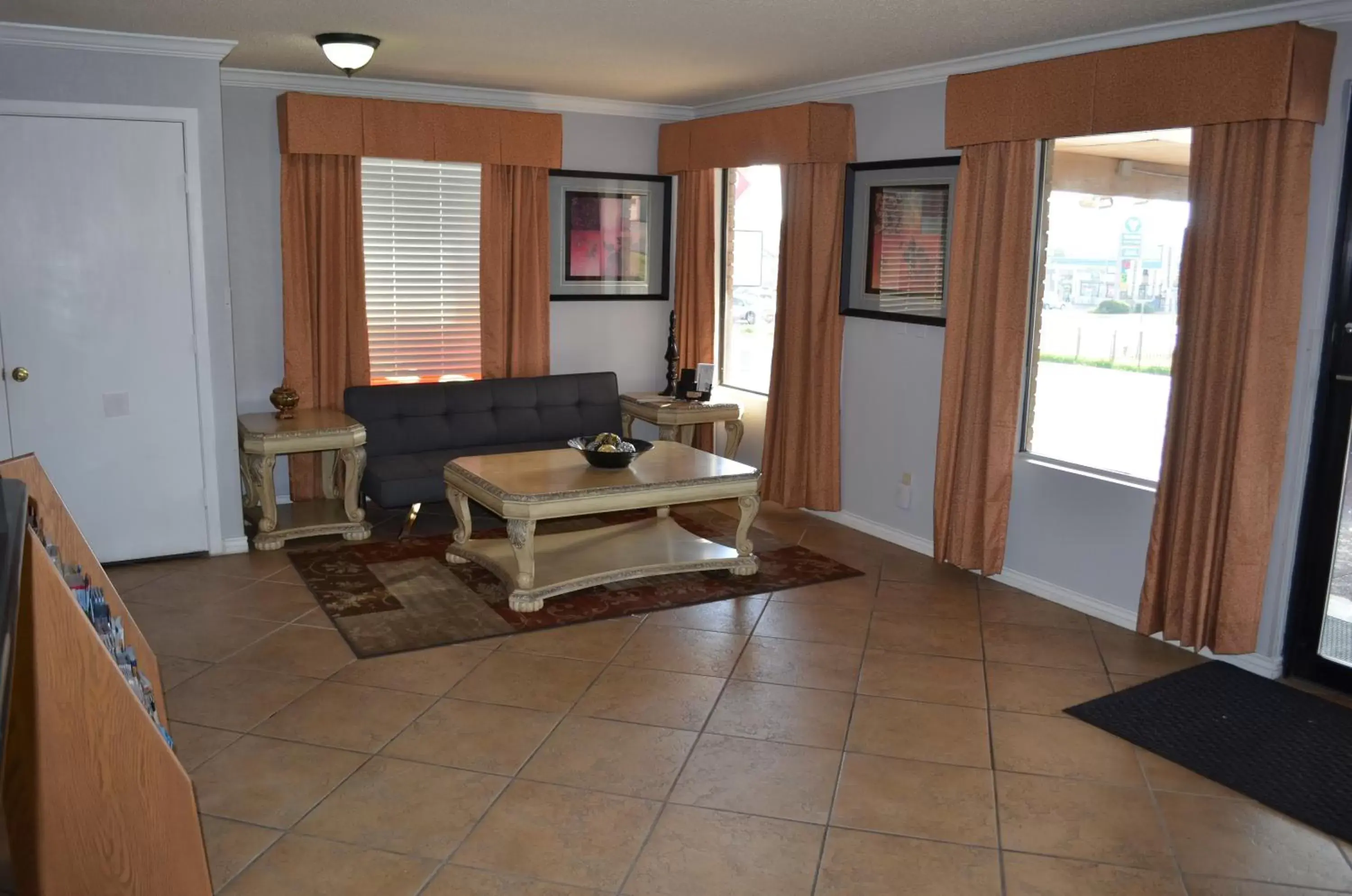 Seating Area in Hill Country Inn and Suite