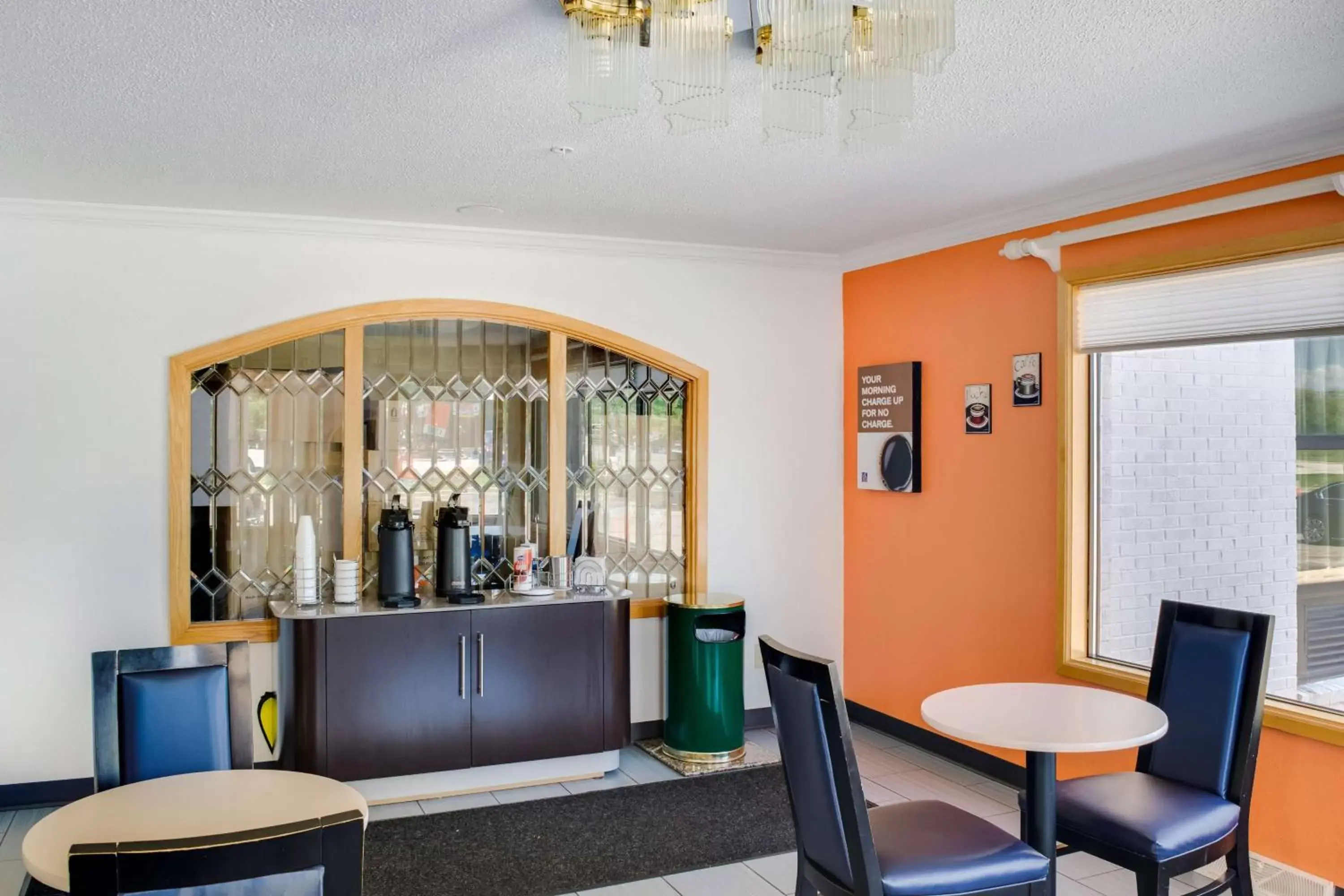 Restaurant/places to eat, Lounge/Bar in Motel 6-Richmond, IN