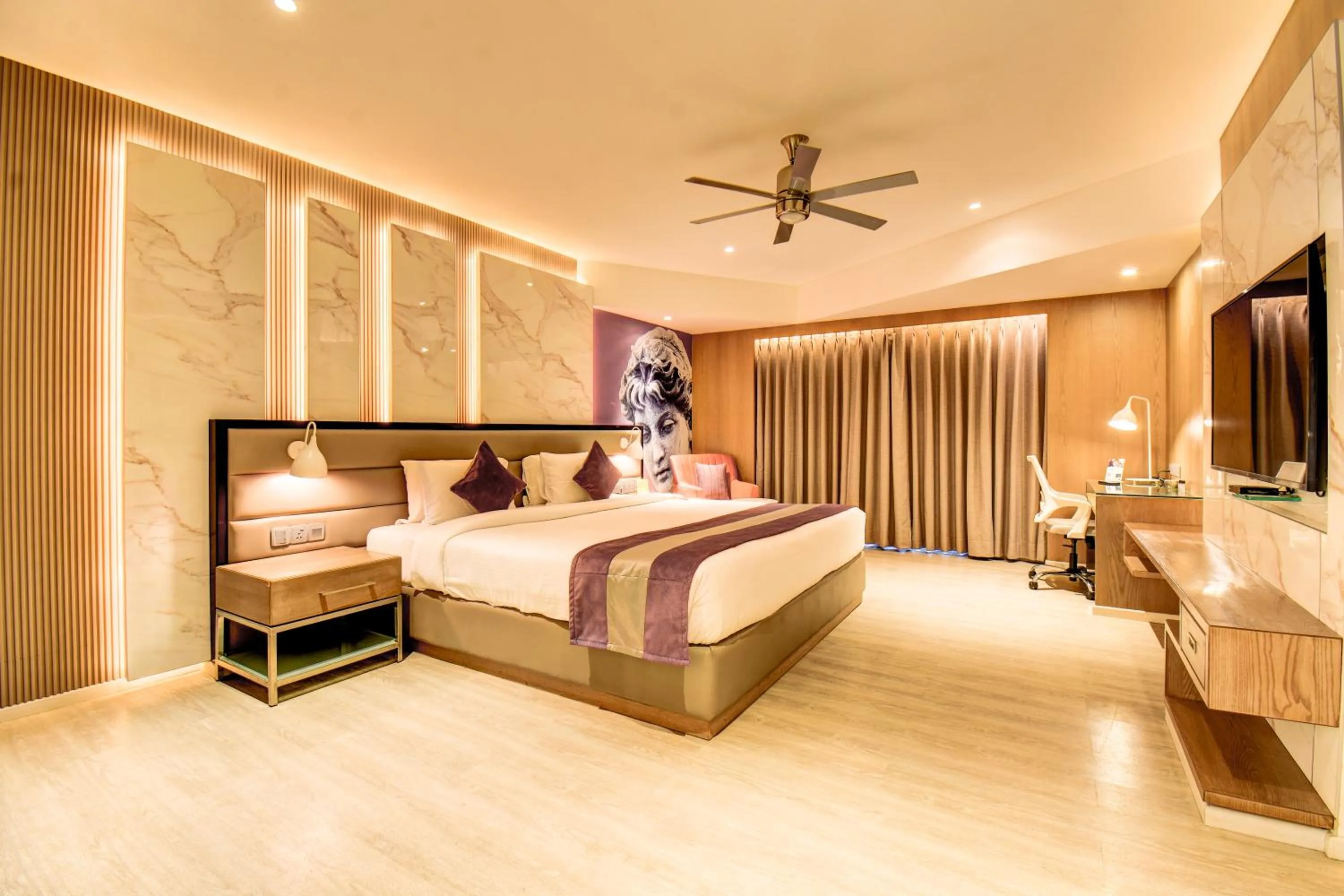 Photo of the whole room, Bed in The Corinthians Resort
