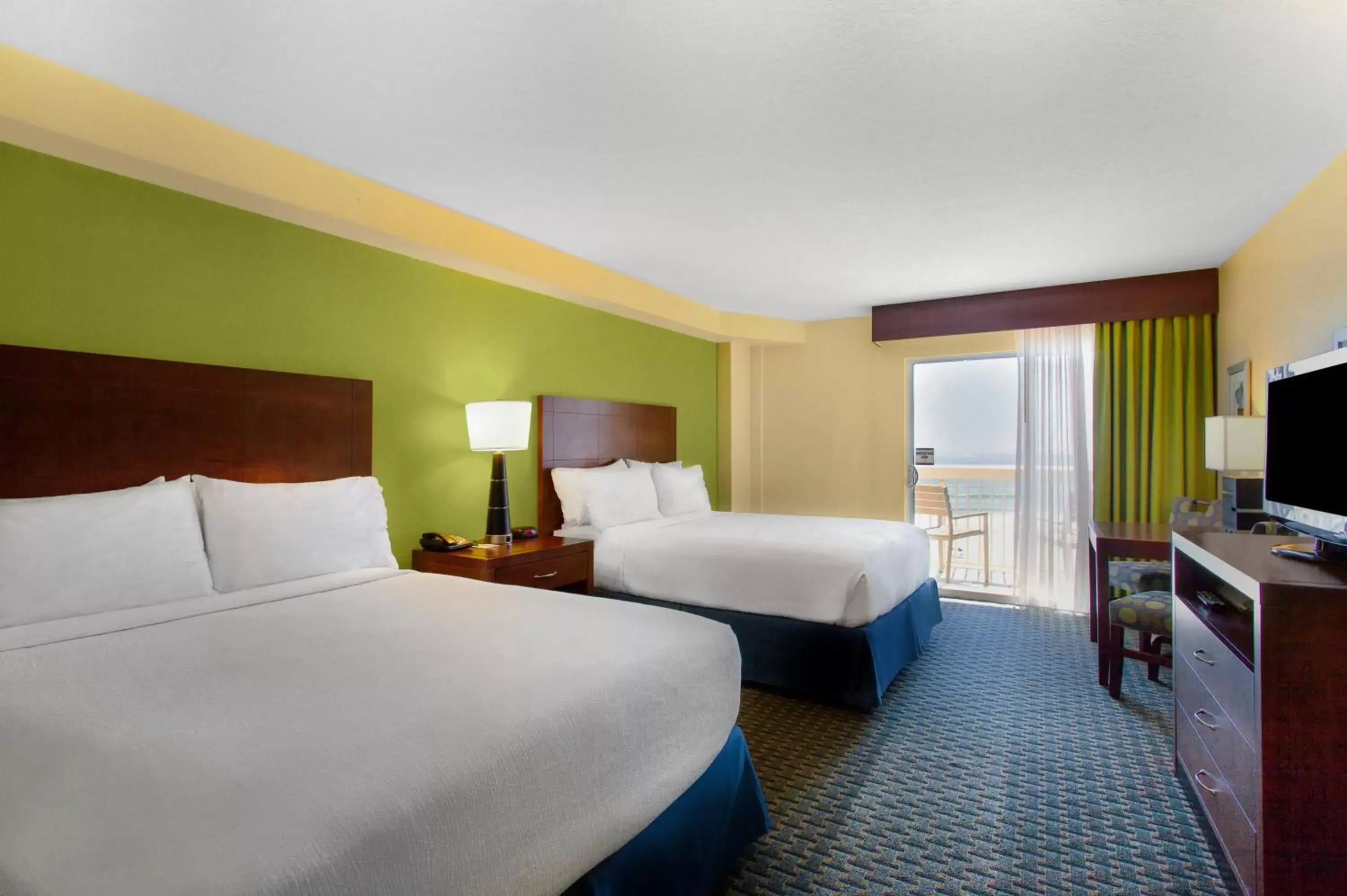 Photo of the whole room, Bed in Holiday Inn Hotel & Suites Daytona Beach On The Ocean, an IHG Hotel