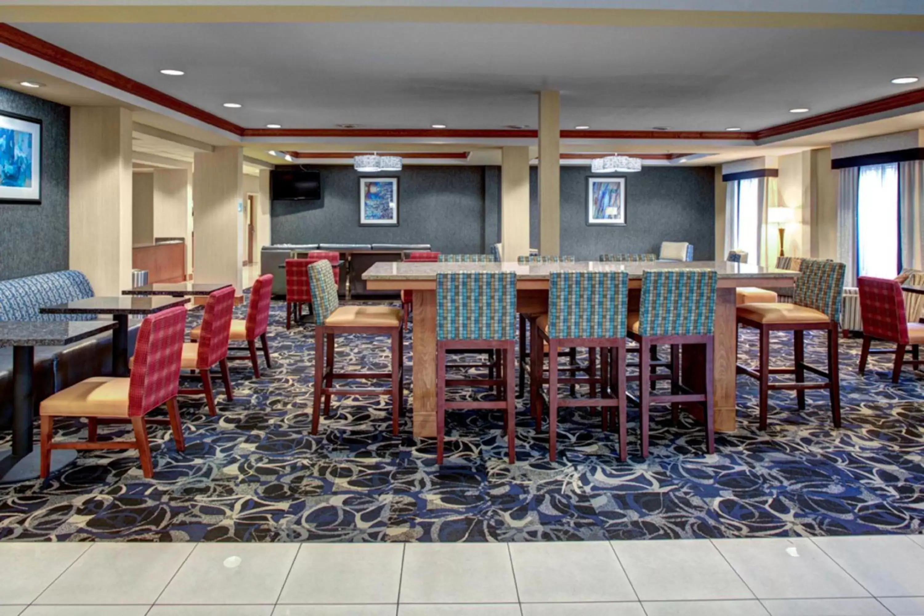 Property building, Restaurant/Places to Eat in Holiday Inn Express Ashland, an IHG Hotel
