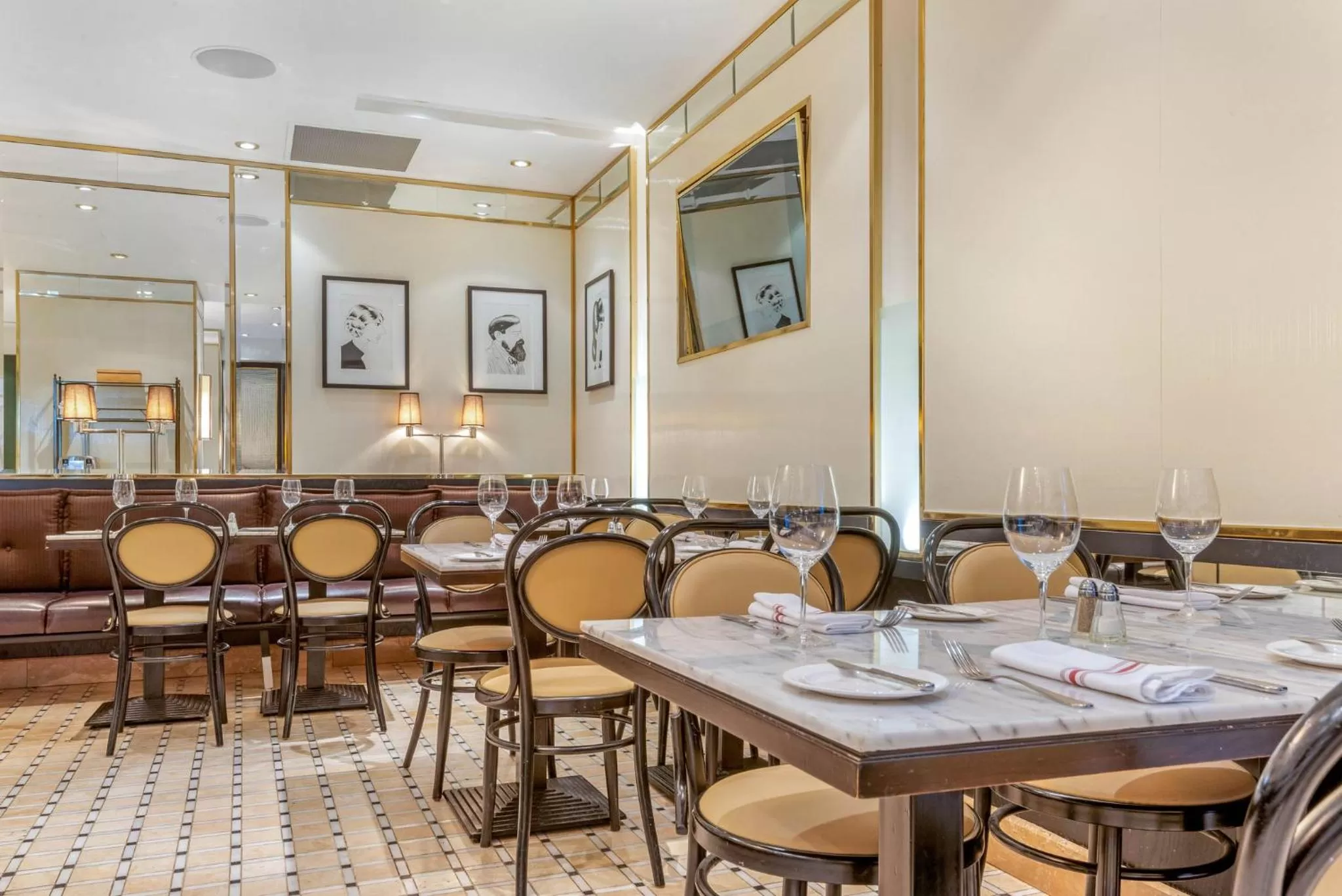 Restaurant/places to eat in Omni Mont-Royal Hotel