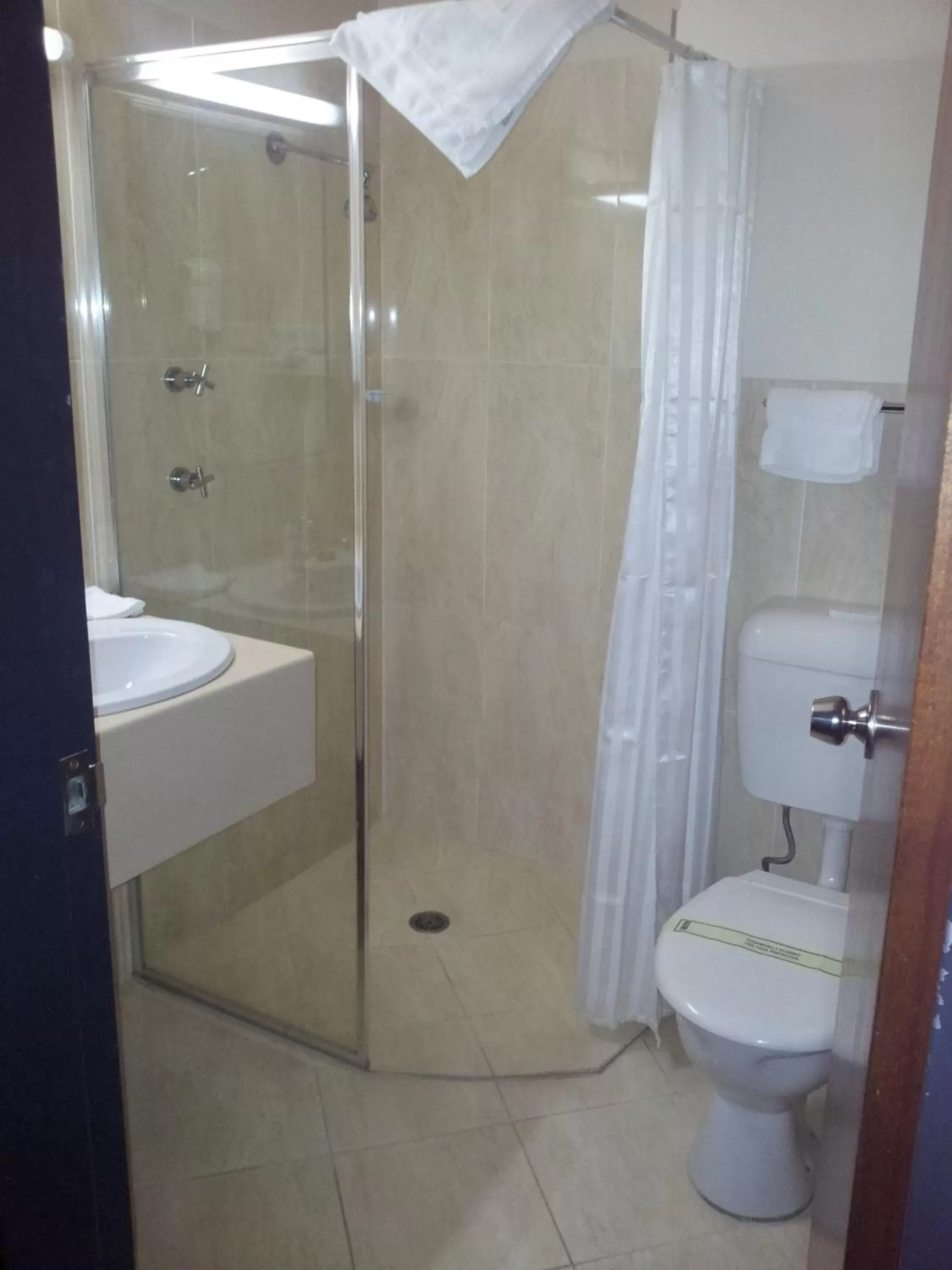 Bathroom in Belconnen Way Hotel & Serviced Apartments