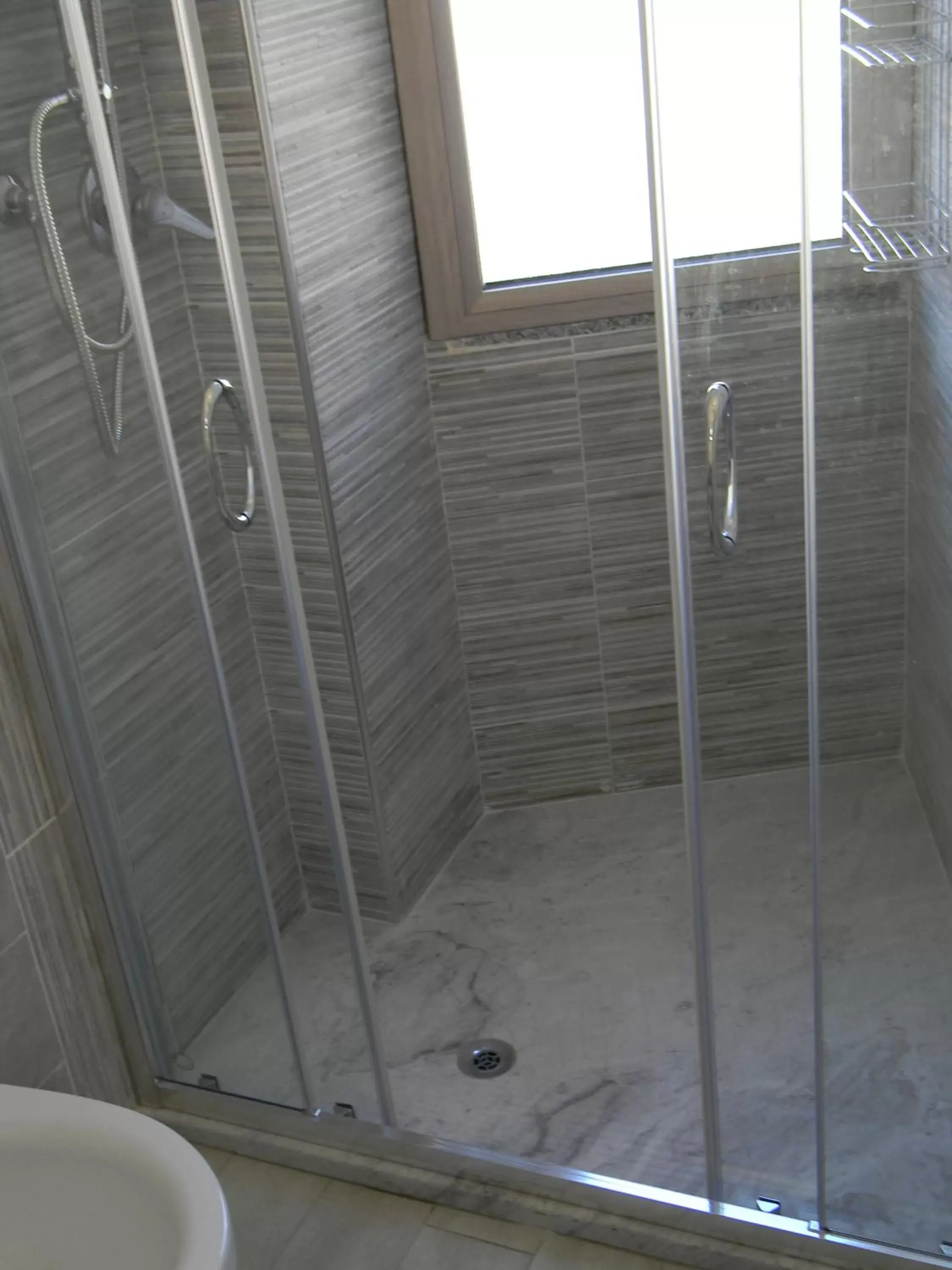 Shower, Bathroom in Tropeacentro