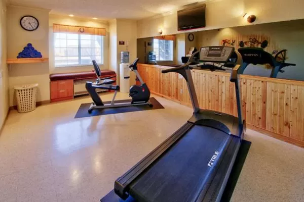 Fitness centre/facilities in Western Skies Inn & Suites