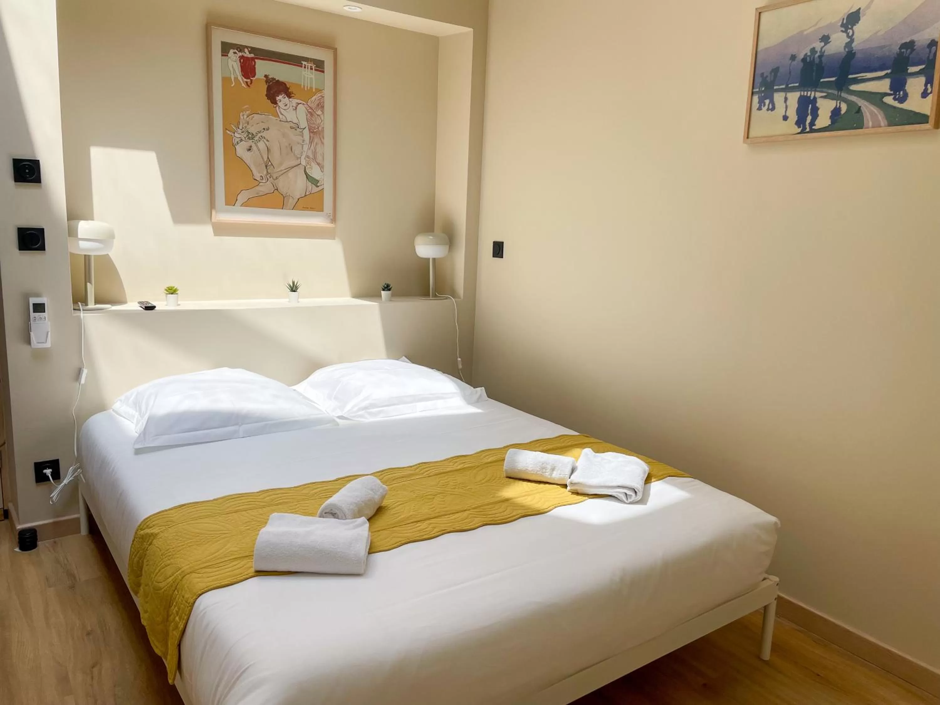 Bed in La Collégiale