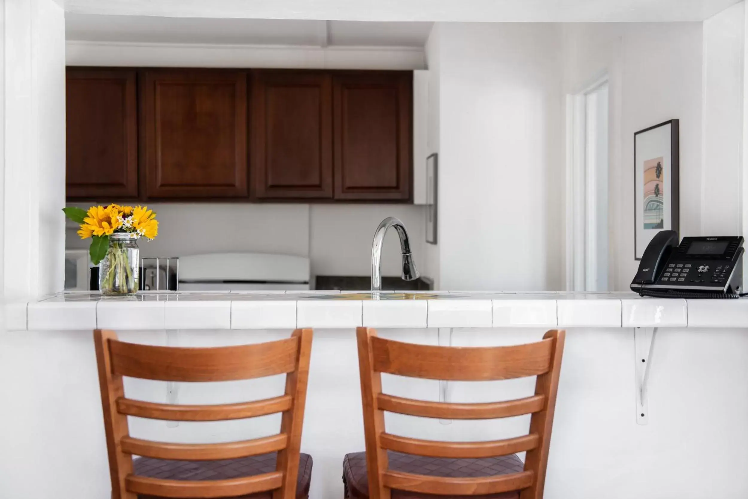 Dining area, Kitchen/Kitchenette in Hermosa Hotel