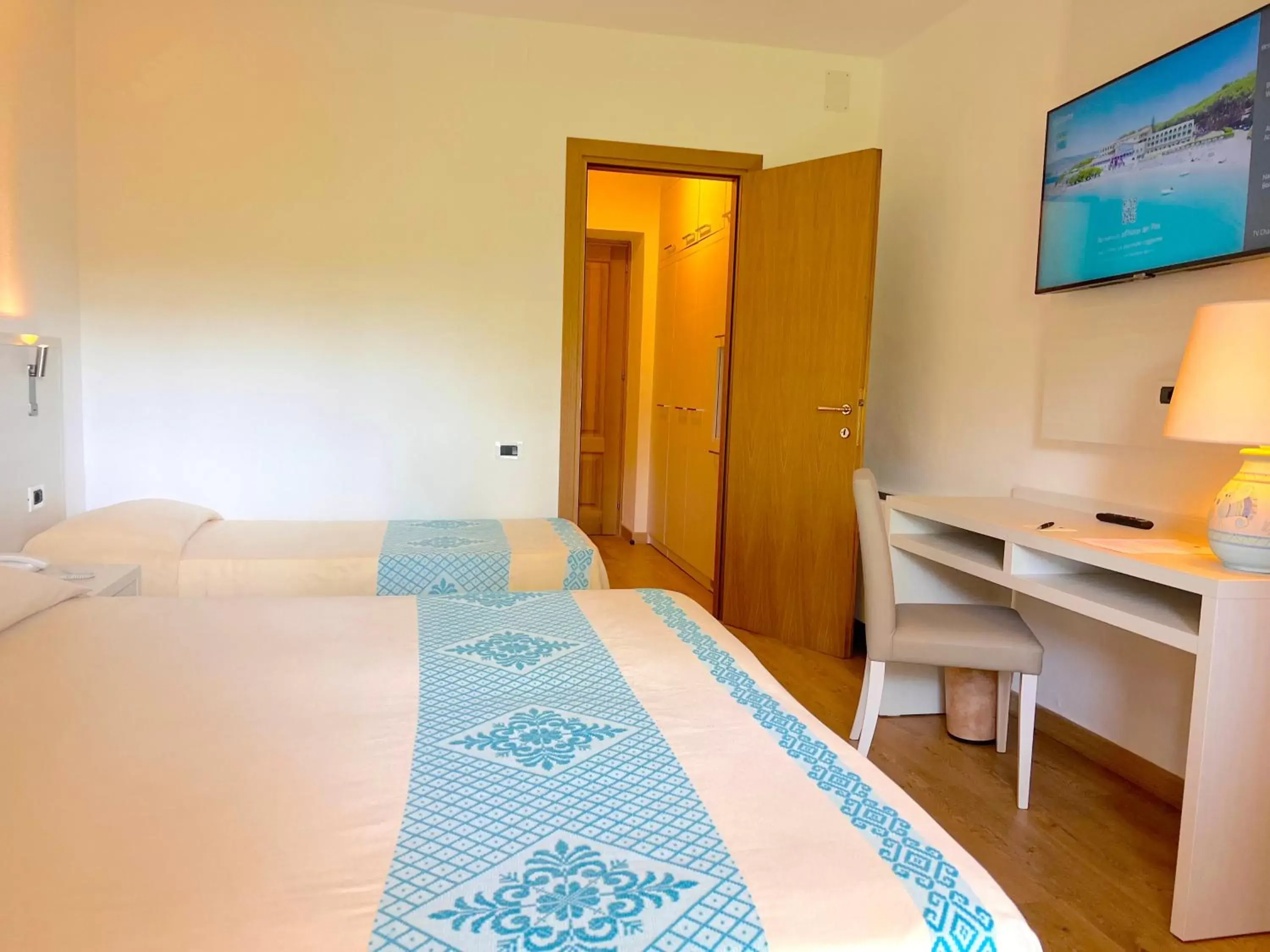 Bed in Hotel Dei Pini