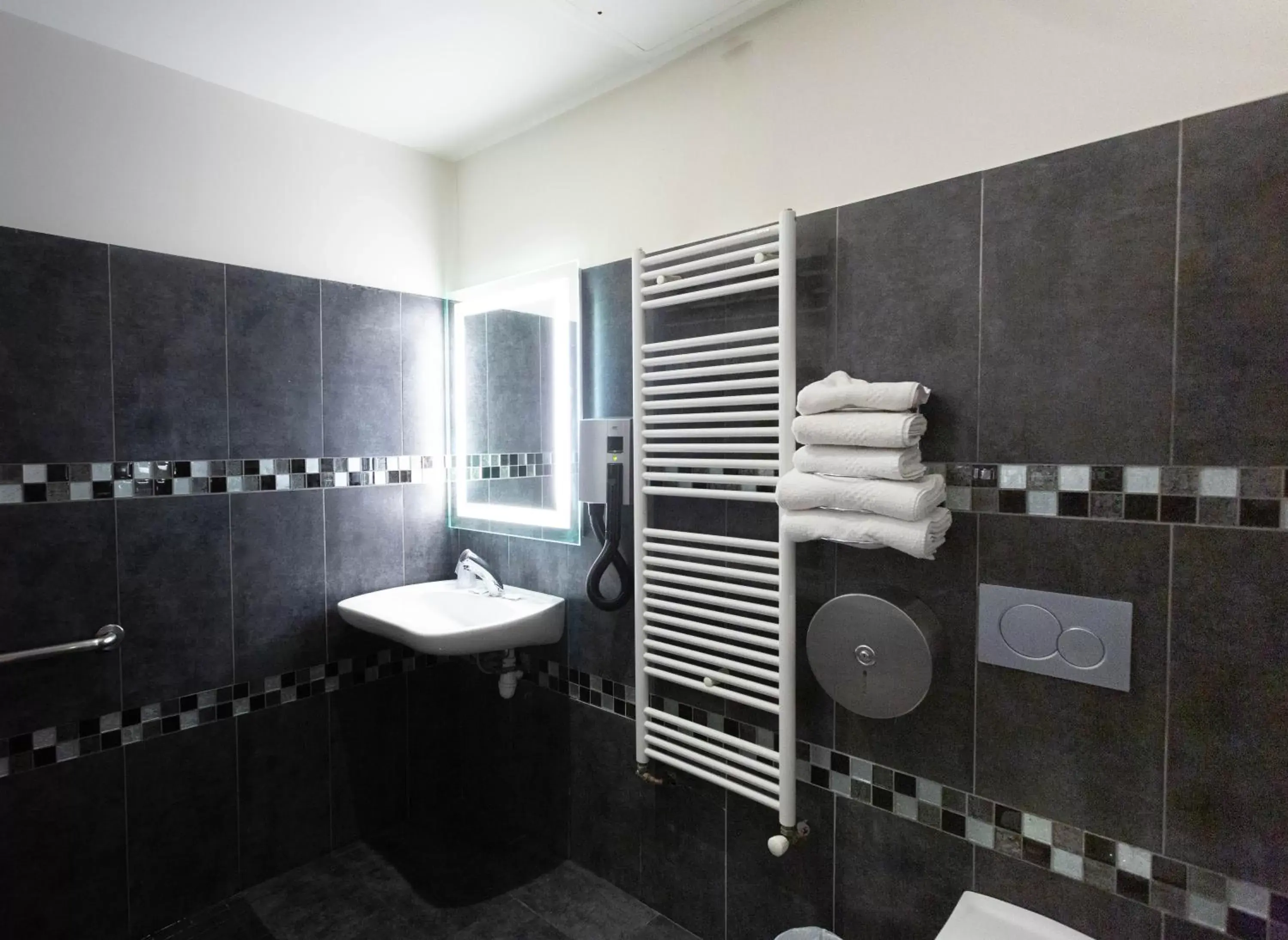 Bathroom in Hotel Mimosa Paris