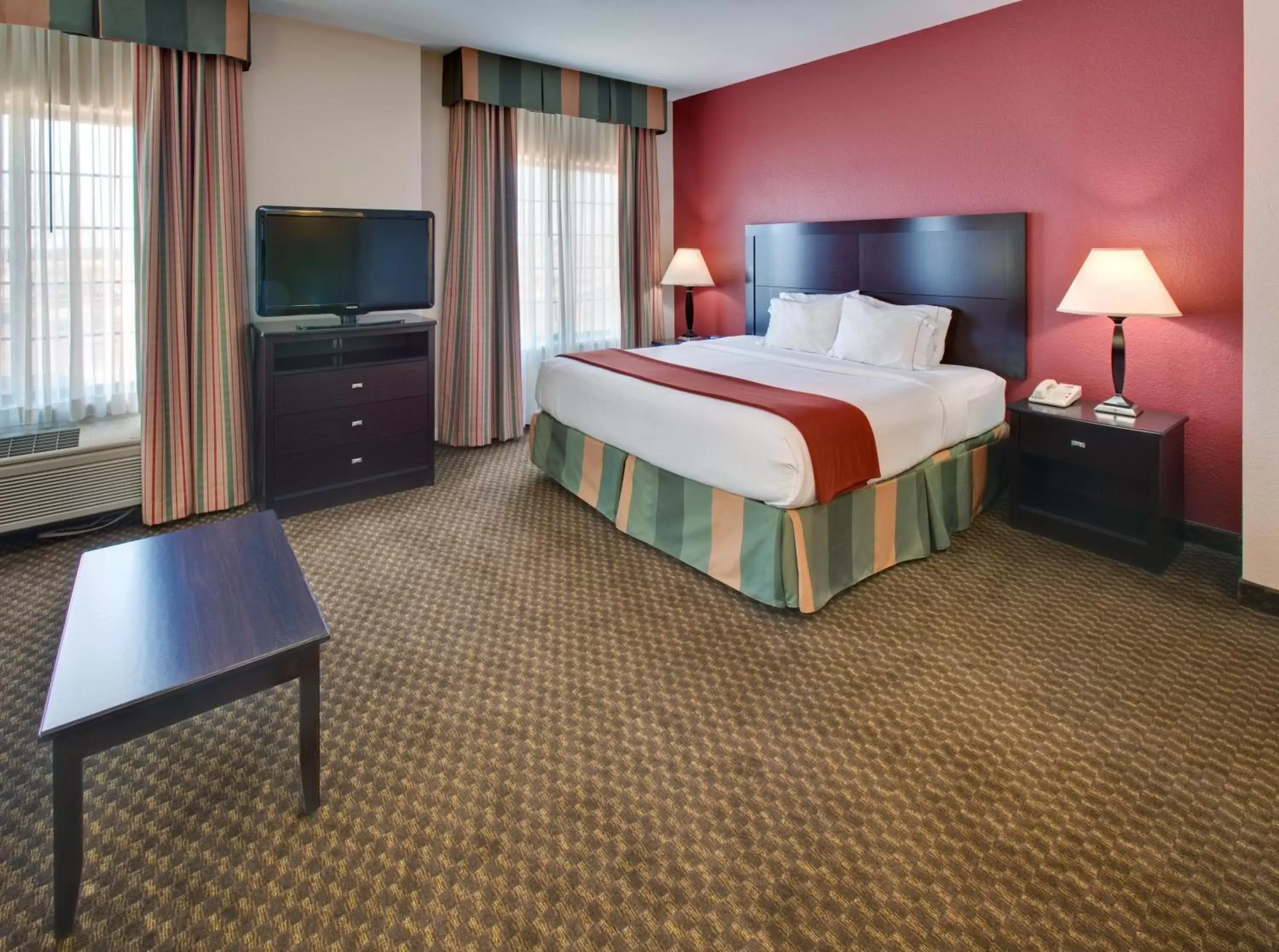 Bedroom, Bed in Holiday Inn Express Hotel & Suites Pleasant Prairie-Kenosha, an IHG Hotel