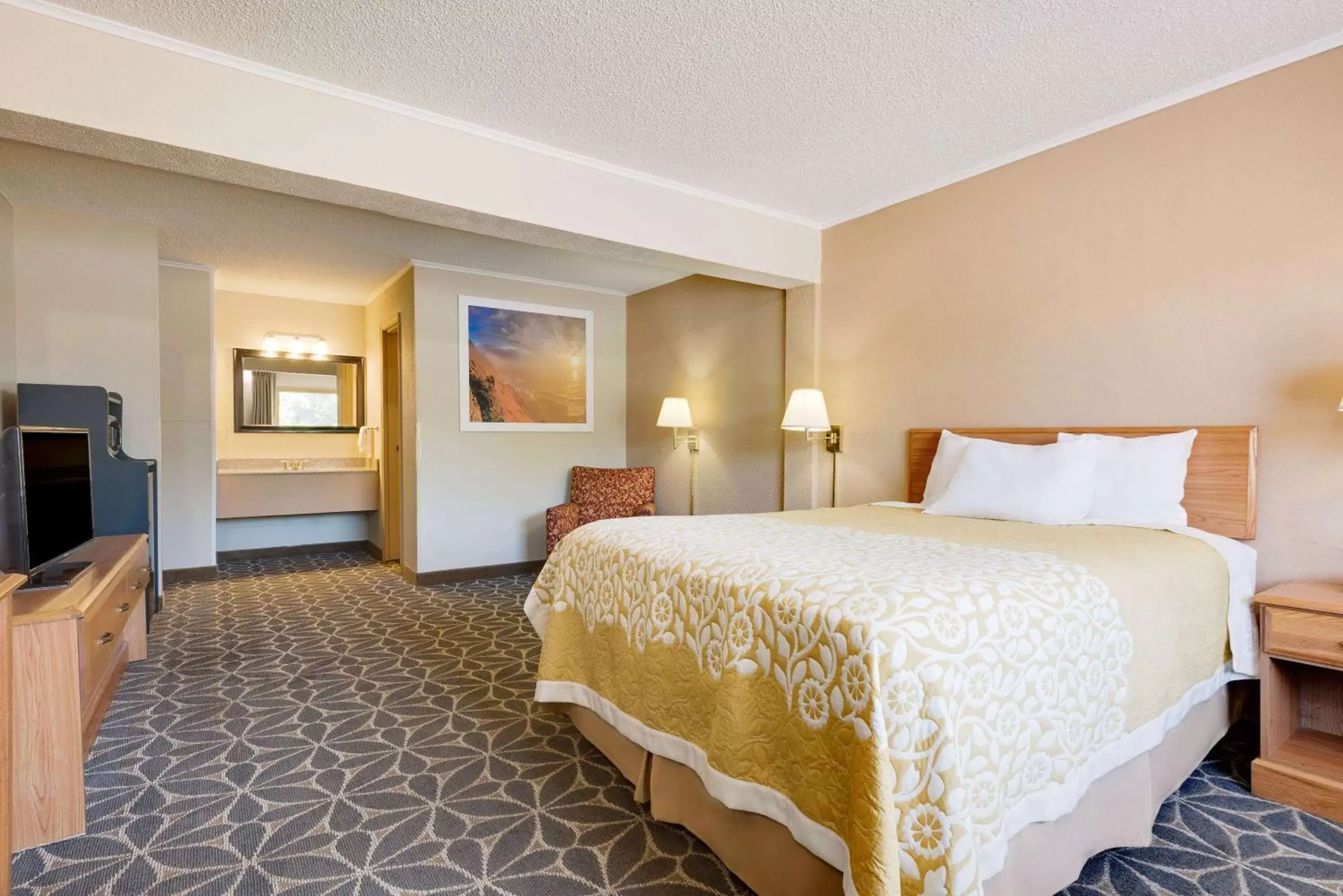 Photo of the whole room, Bed in Days Inn by Wyndham Fairmont