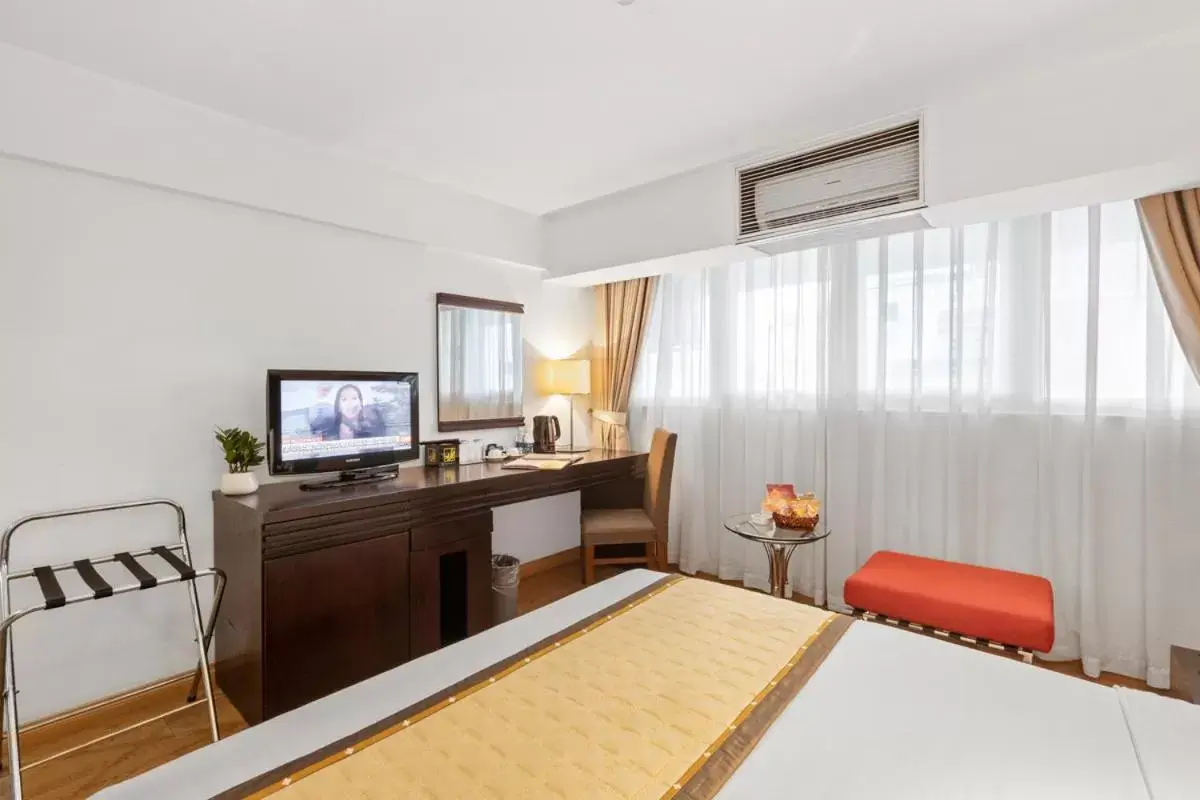 hair dresser, TV/Entertainment Center in Bao Son International Hotel