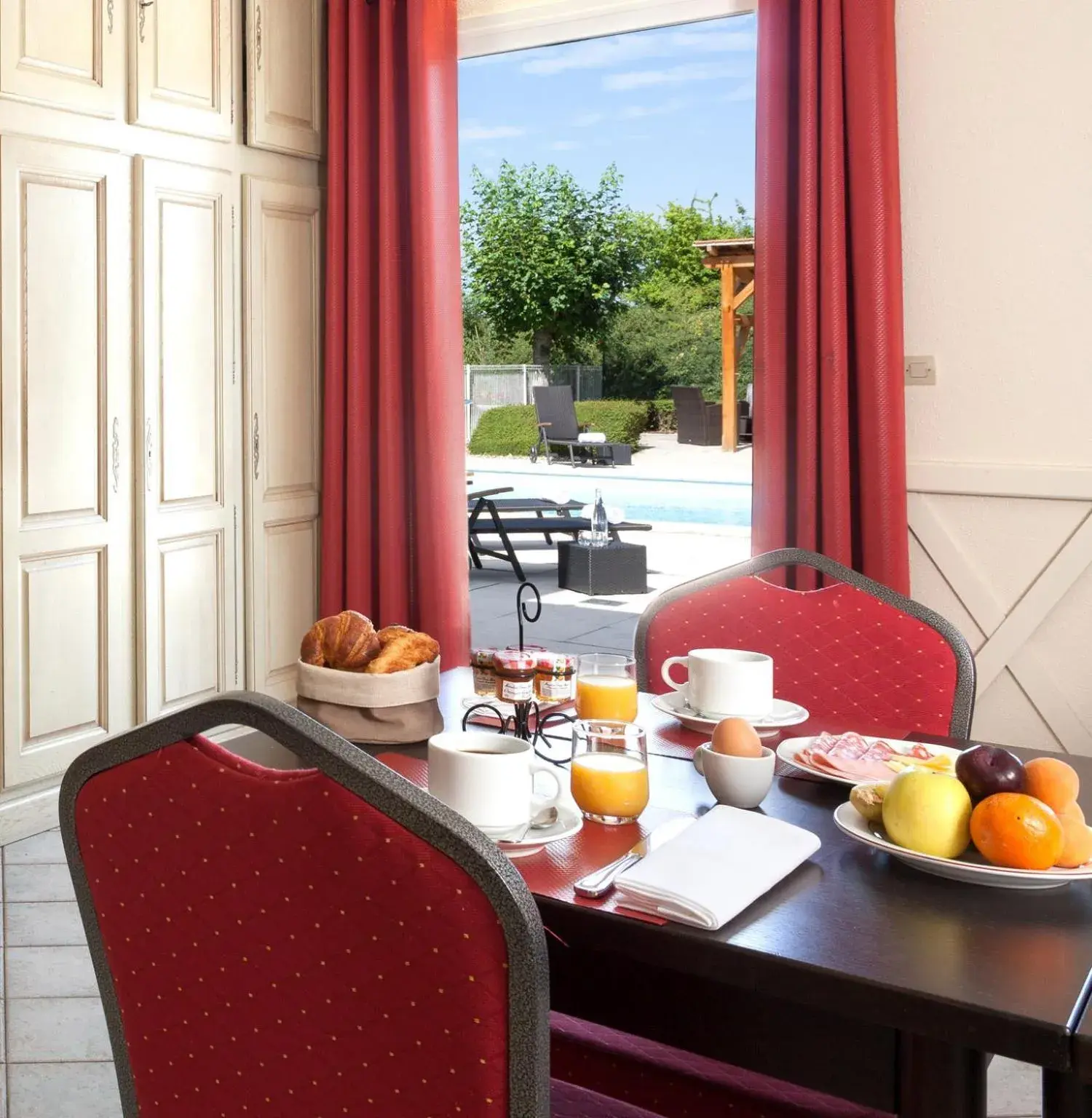 Continental breakfast in Logis Carline Hôtel Restaurant