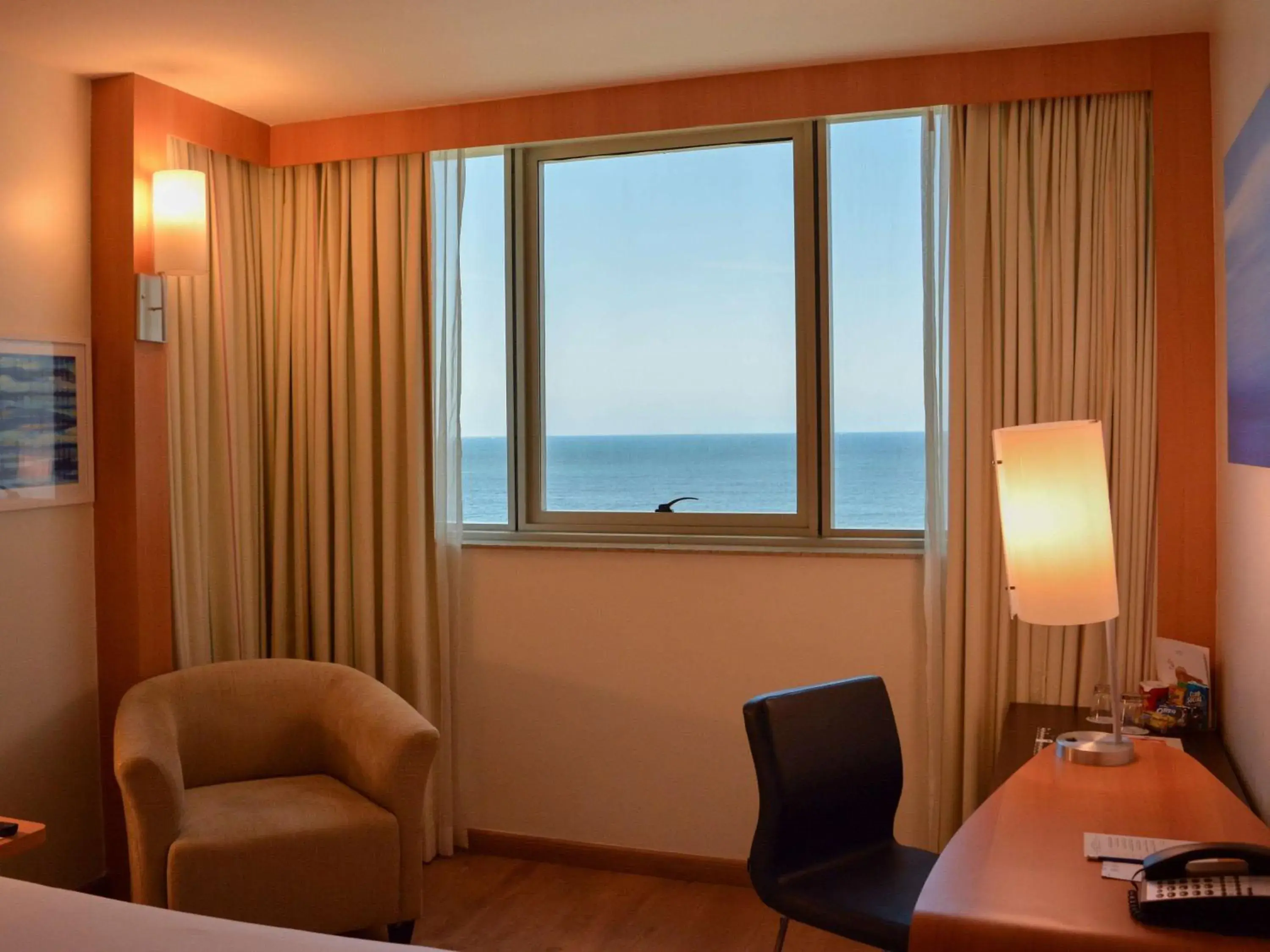 Photo of the whole room, Seating Area in Novotel Rio de Janeiro Barra da Tijuca