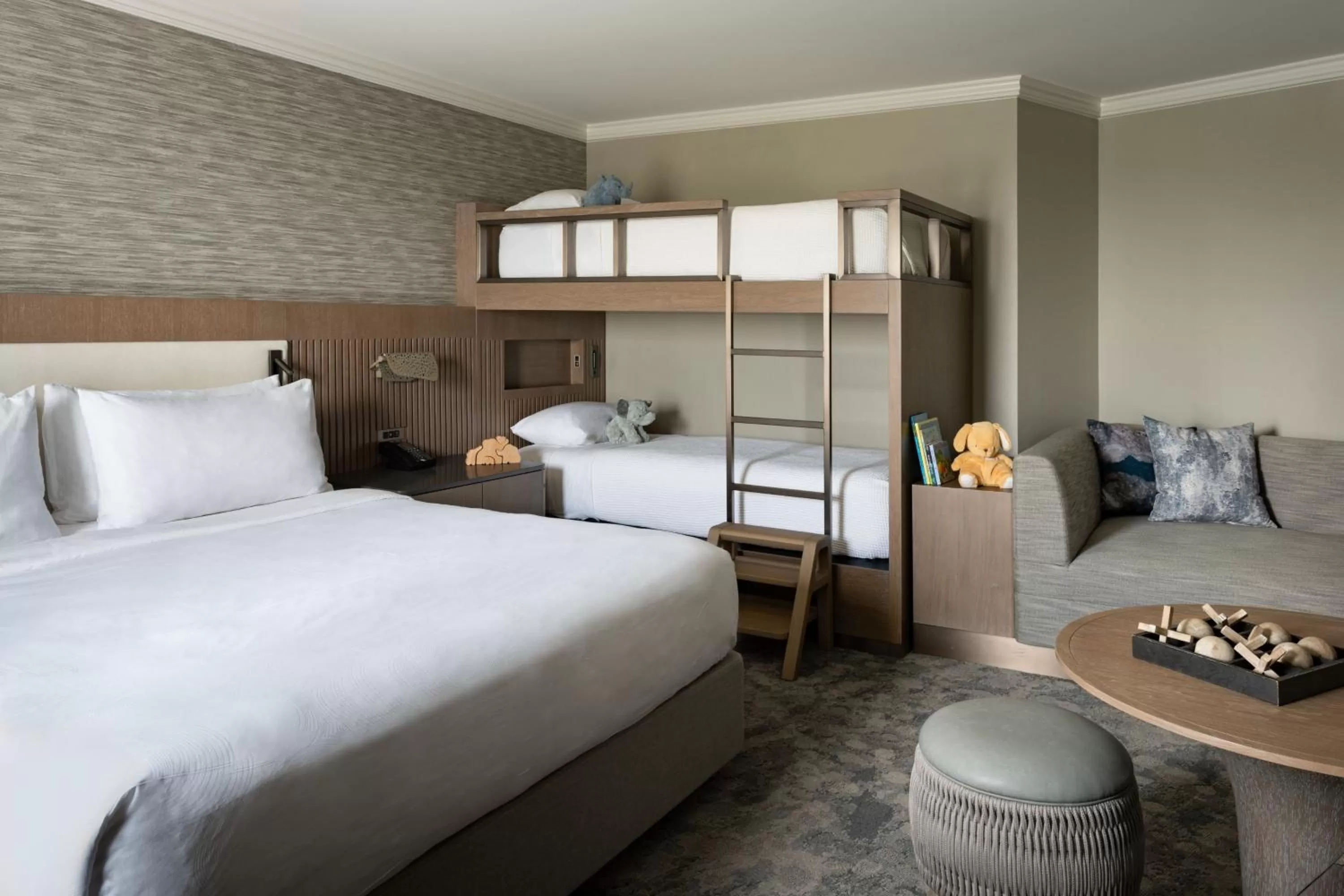 Living room, Bed in JW Marriott Orlando Grande Lakes