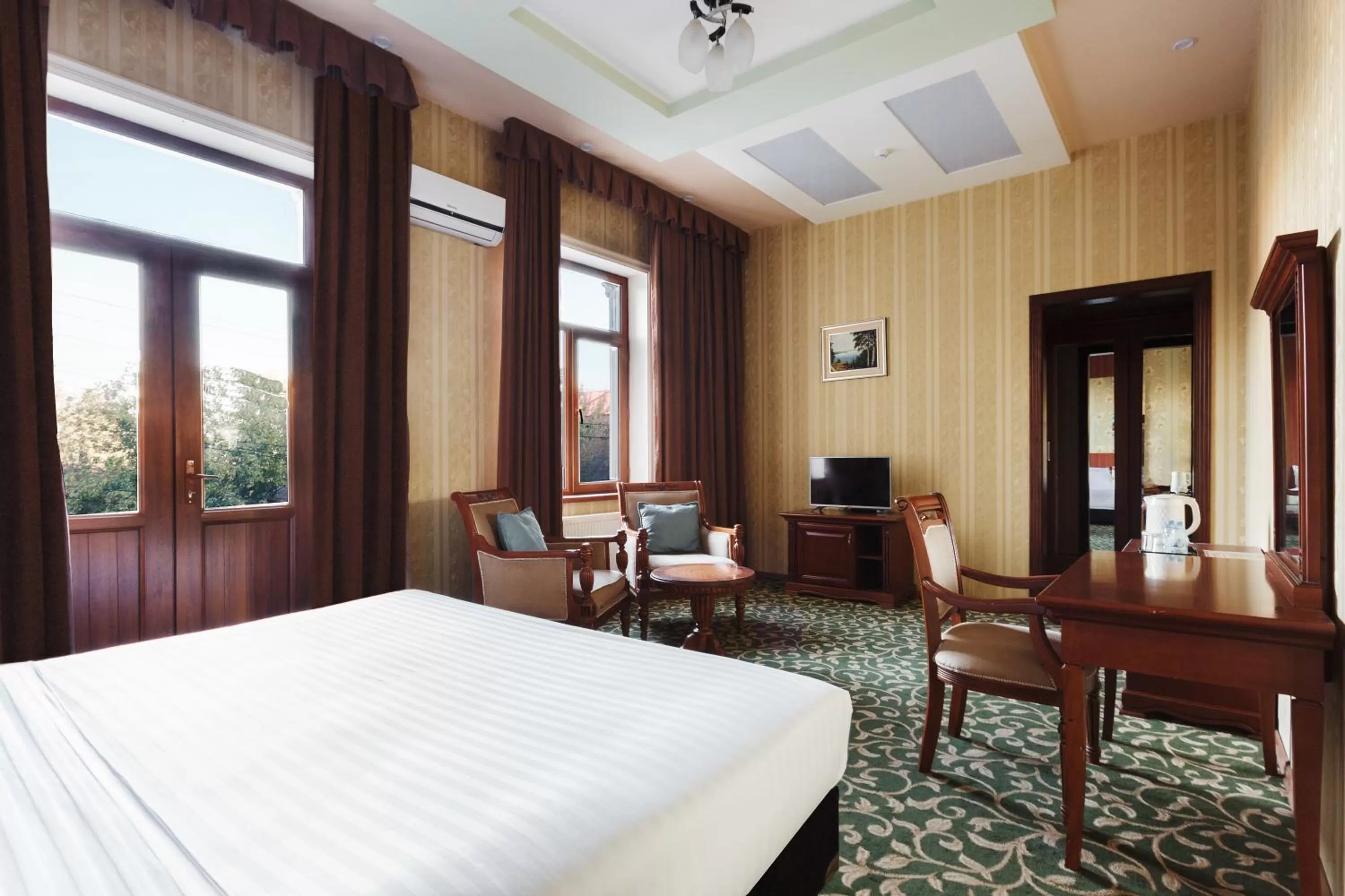 Photo of the whole room, Bed in Western Suites Hotel