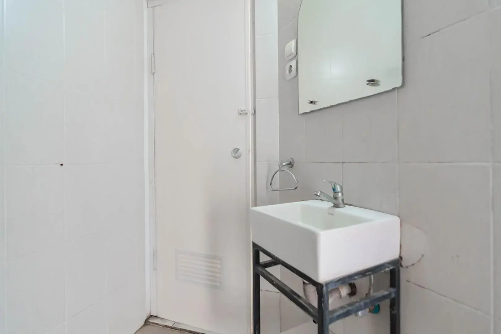 Bathroom in RedDoorz Plus near Dago Pakar