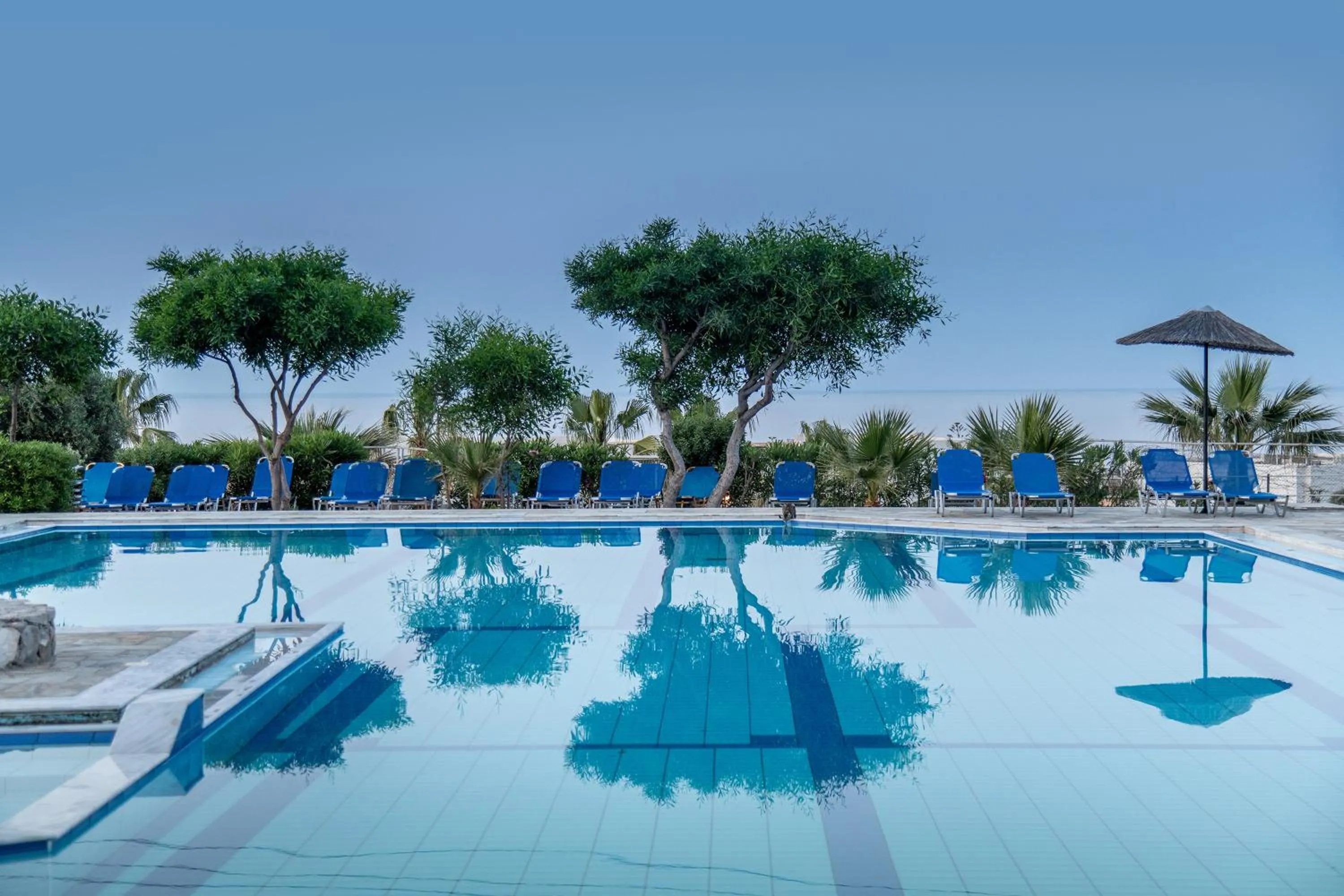 Swimming pool in Semiramis Village Hotel
